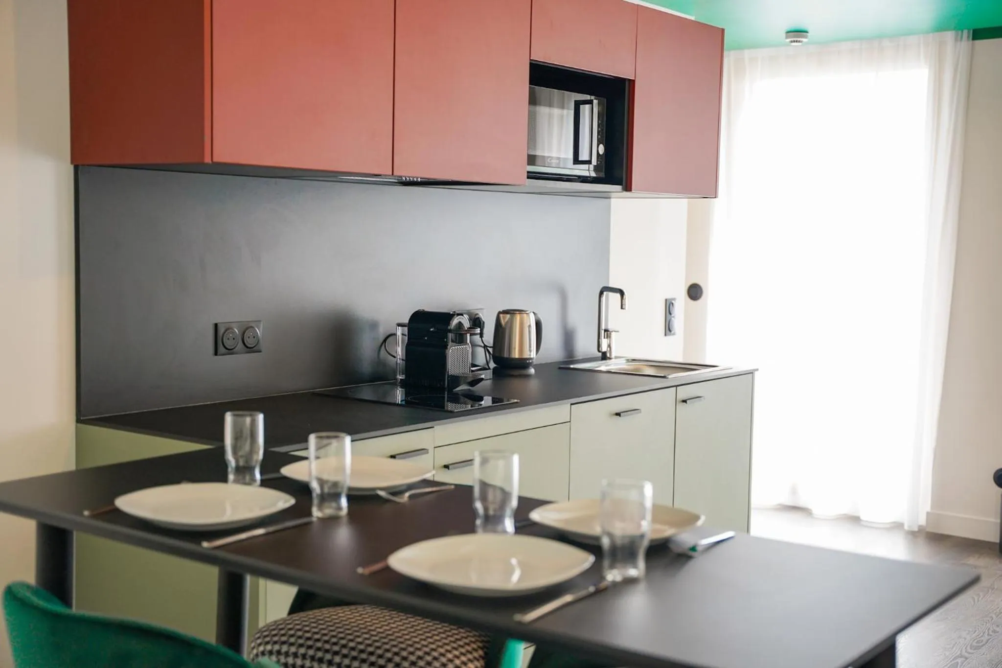 Kitchen or kitchenette in All Suites Appart Hôtel et Hôtel - Paris 13 - Porte d'Italie