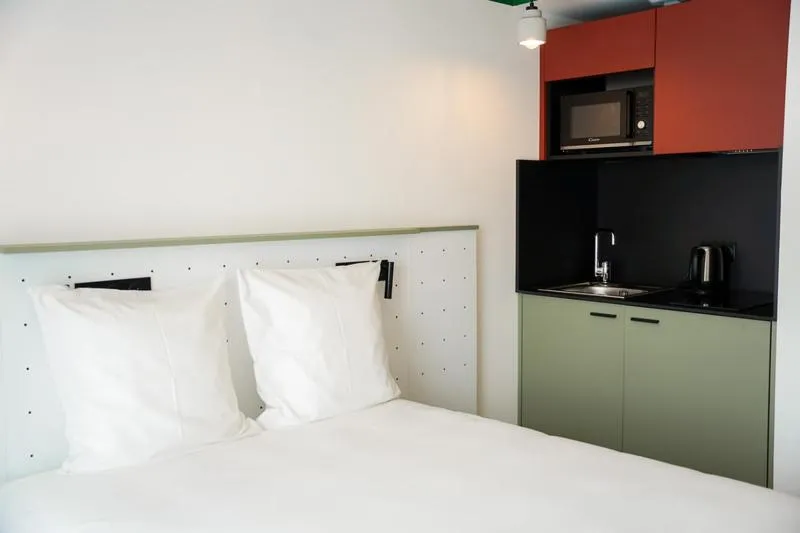 Kitchen or kitchenette, Bed in All Suites Appart Hôtel et Hôtel - Paris 13 - Porte d'Italie