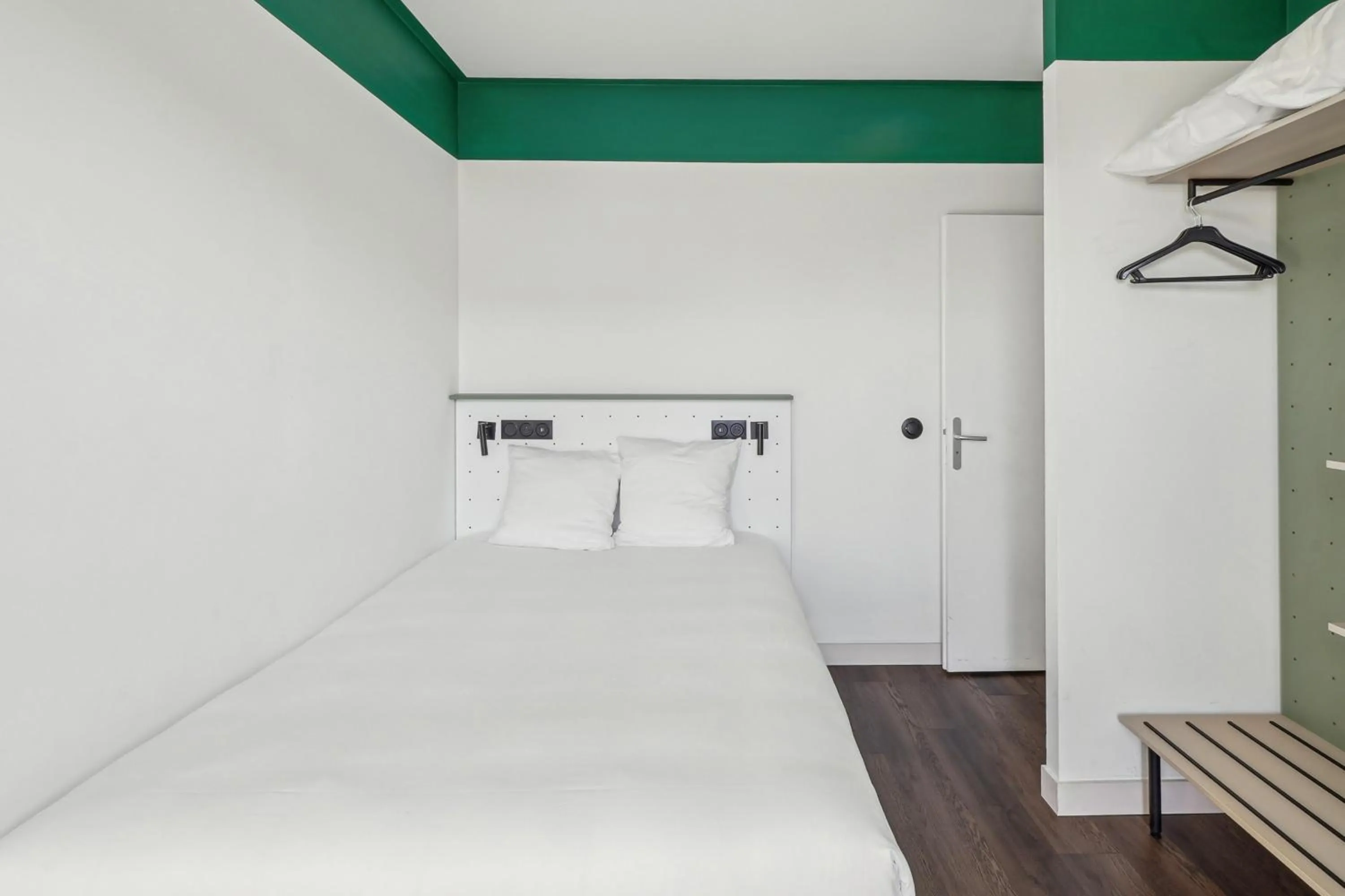 Photo of the whole room, Bed in All Suites Appart Hôtel et Hôtel - Paris 13 - Porte d'Italie