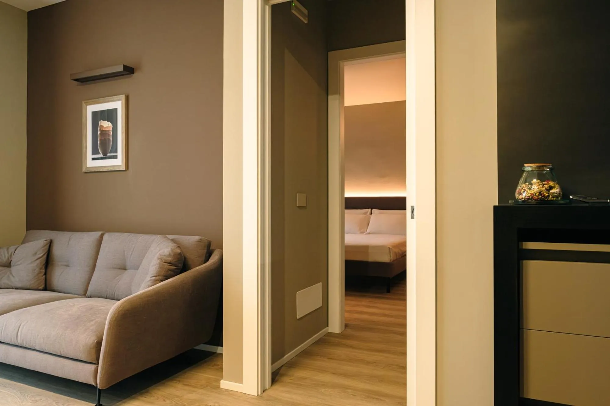 Living room, Bed in Camoma Aparthotel - Suites Apartments