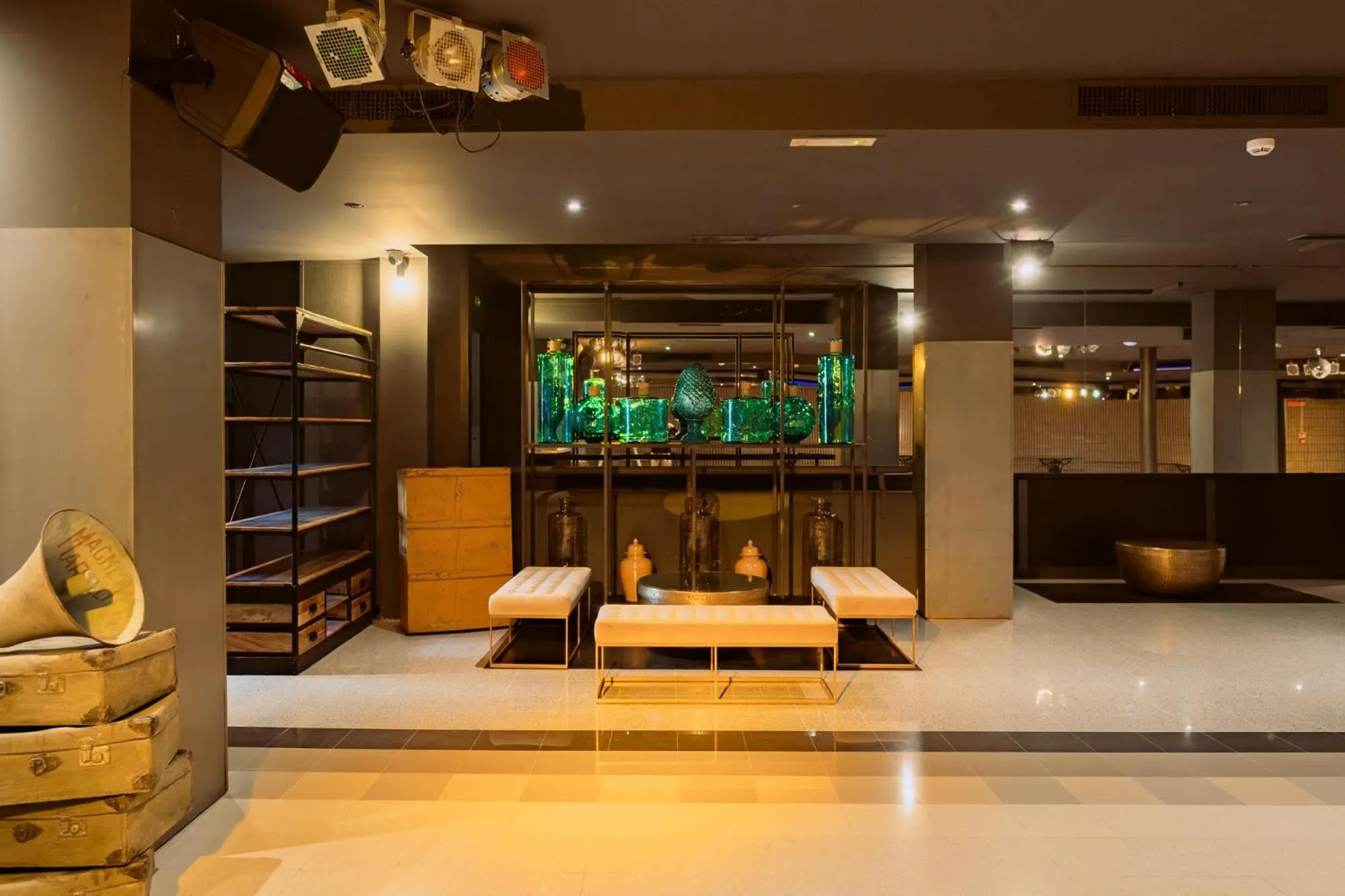 Meeting/conference room in Camoma Aparthotel - Suites Apartments