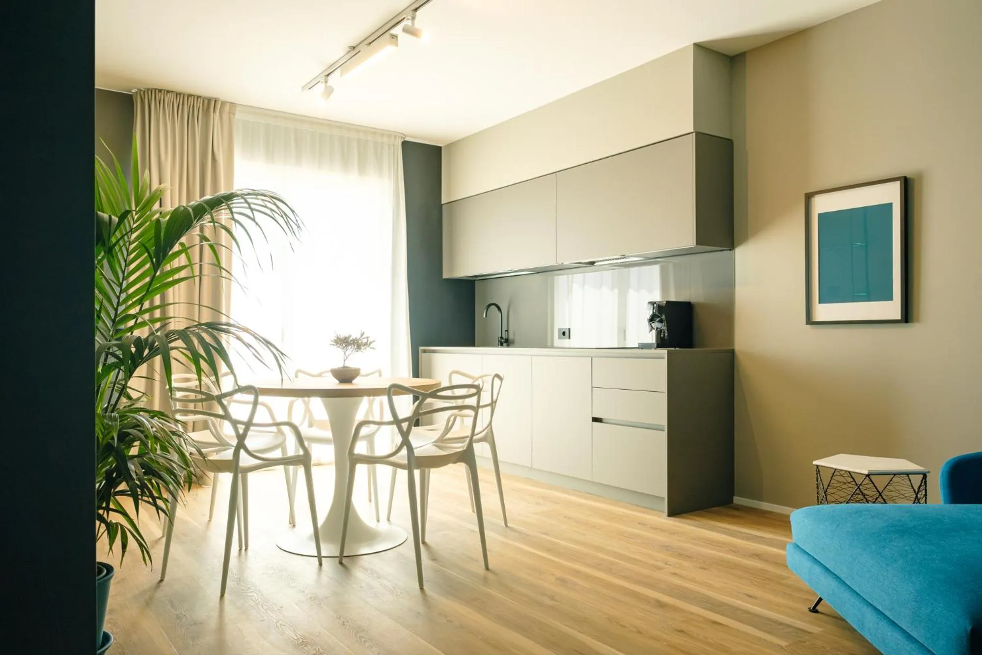 TV and multimedia in Camoma Aparthotel - Suites Apartments