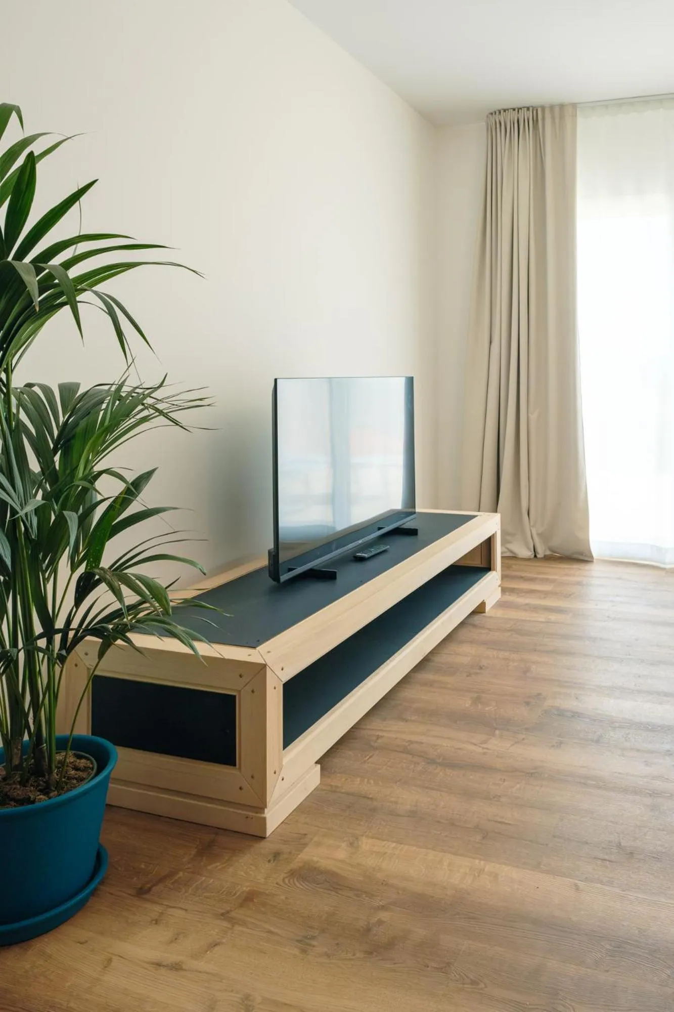 TV and multimedia in Camoma Aparthotel - Suites Apartments