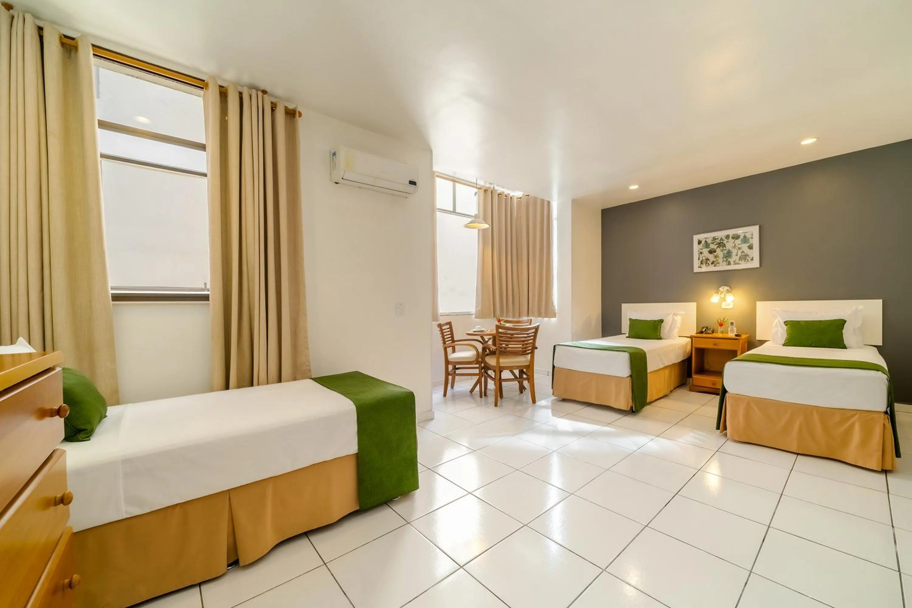 Photo of the whole room, Bed in Infinity Copacabana