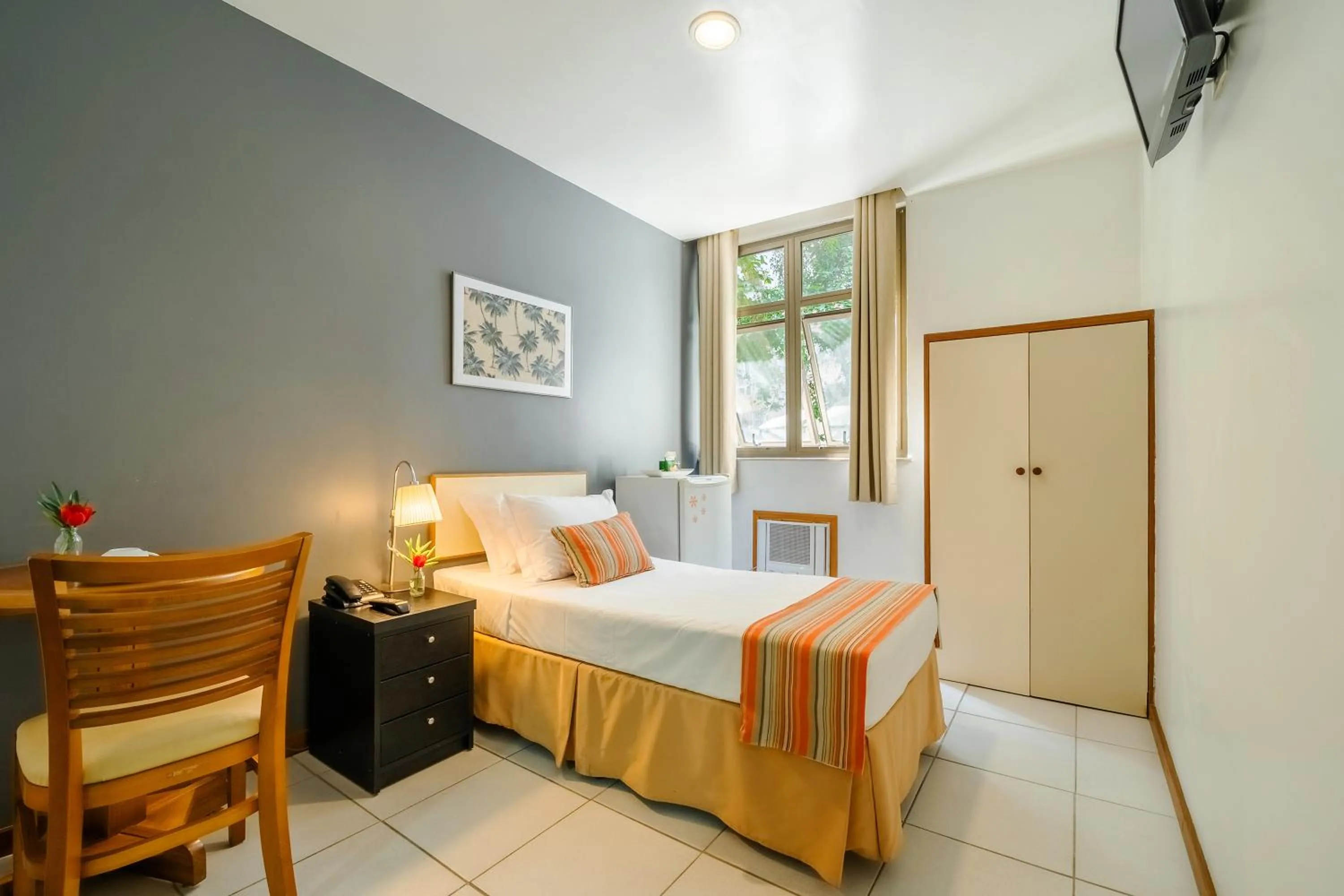 Photo of the whole room, Bed in Infinity Copacabana