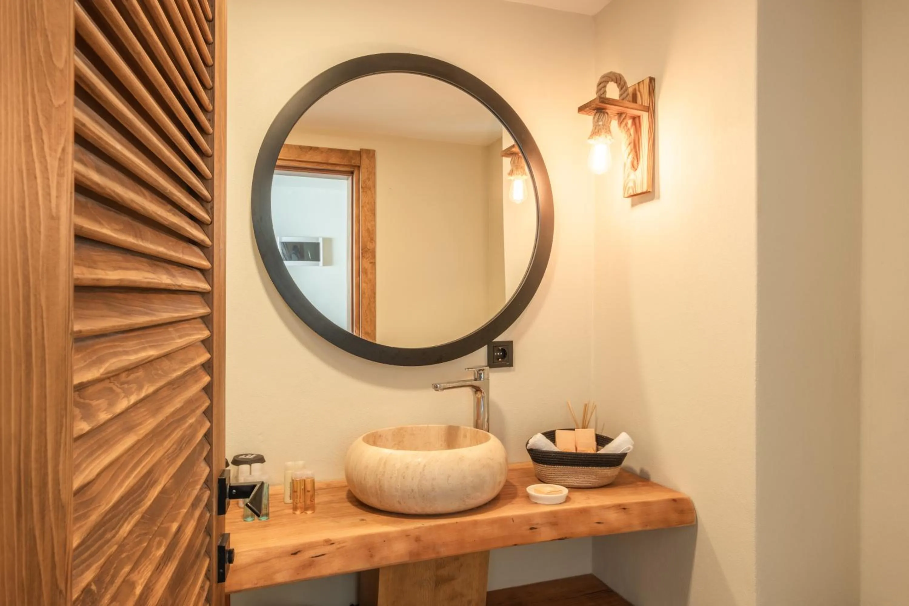 Shower in The Local House Ayasaranda