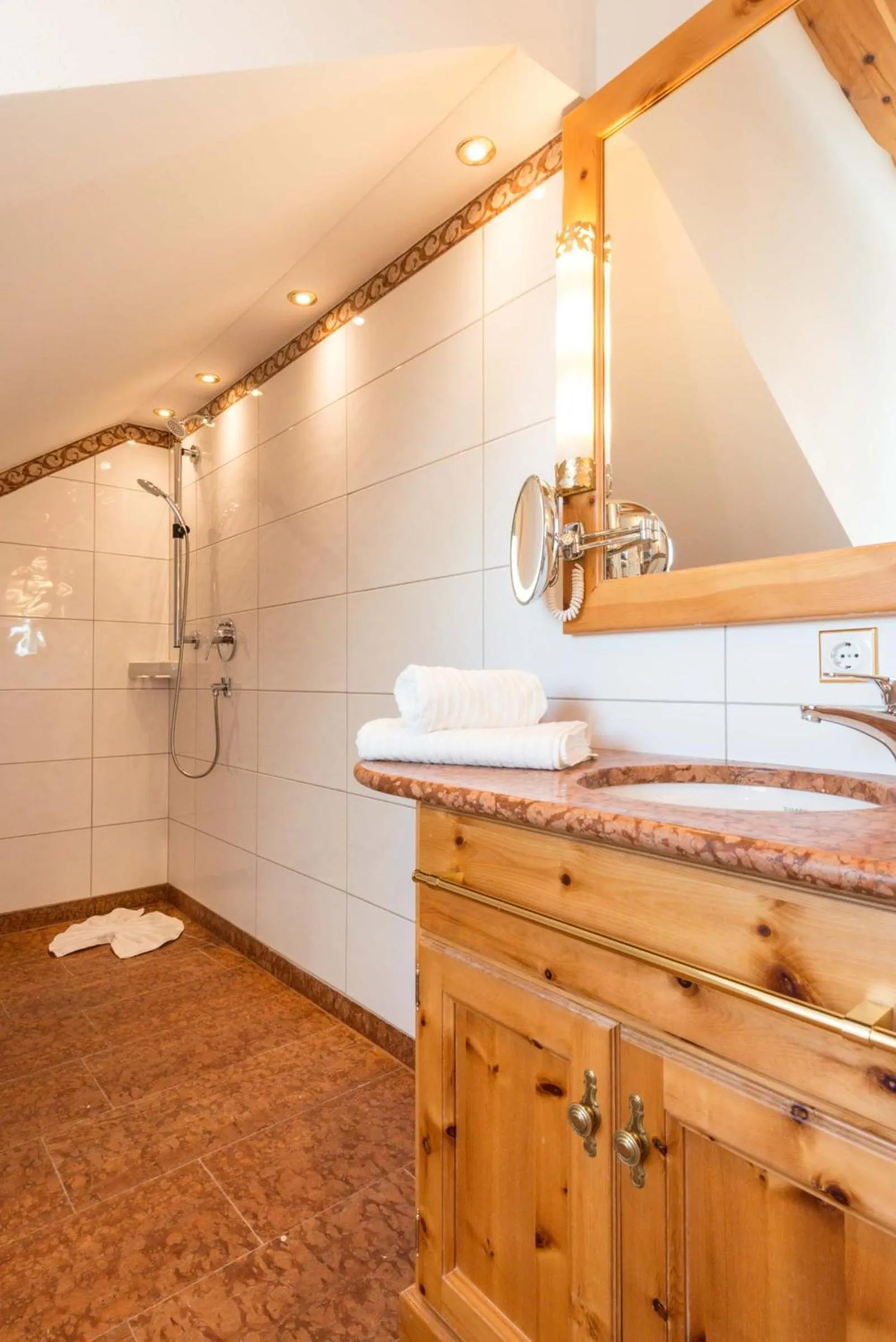 Bathroom in Landgasthof zum Erdinger Weissbräu