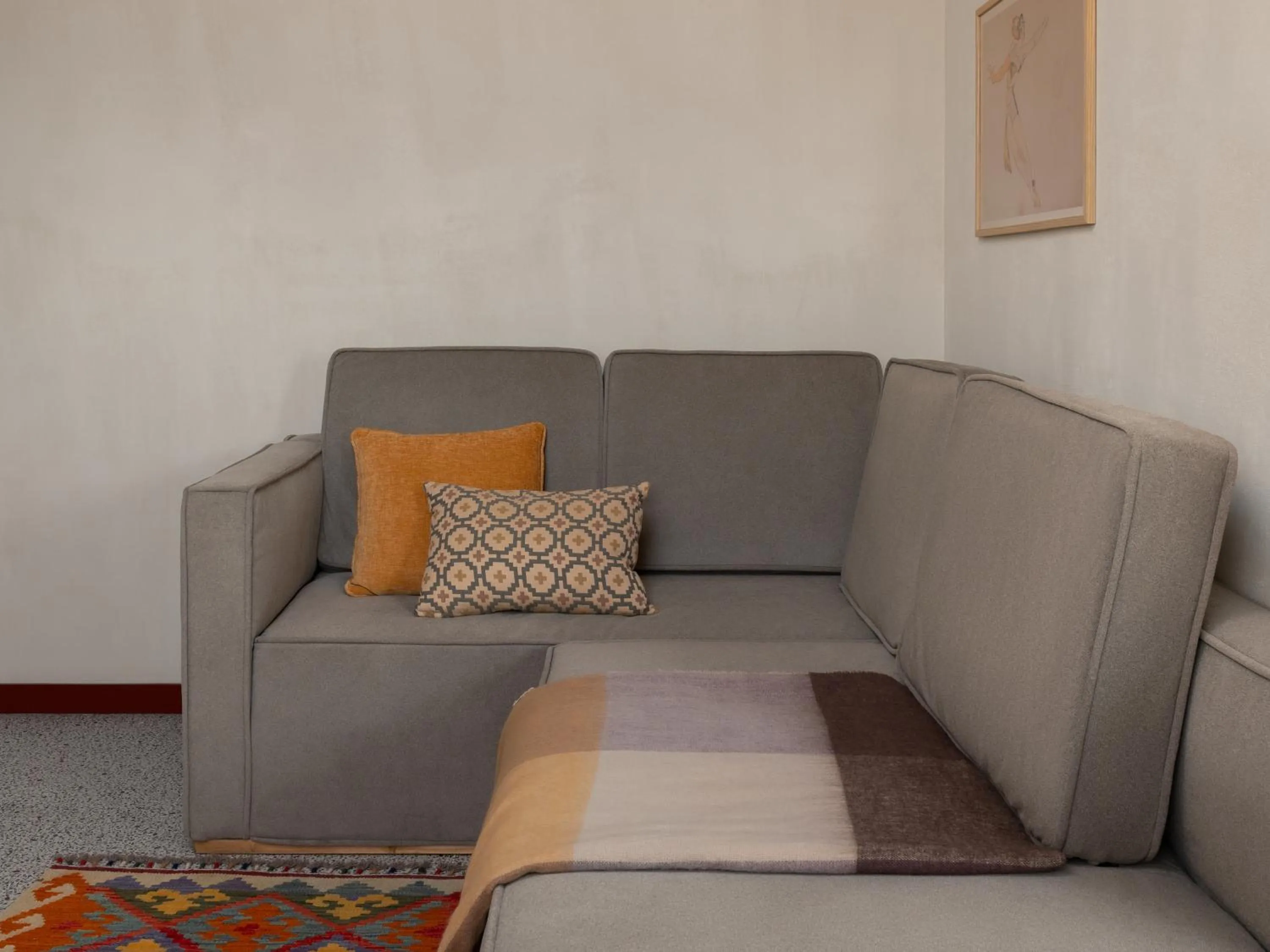 Seating area in Apart-In Georgia