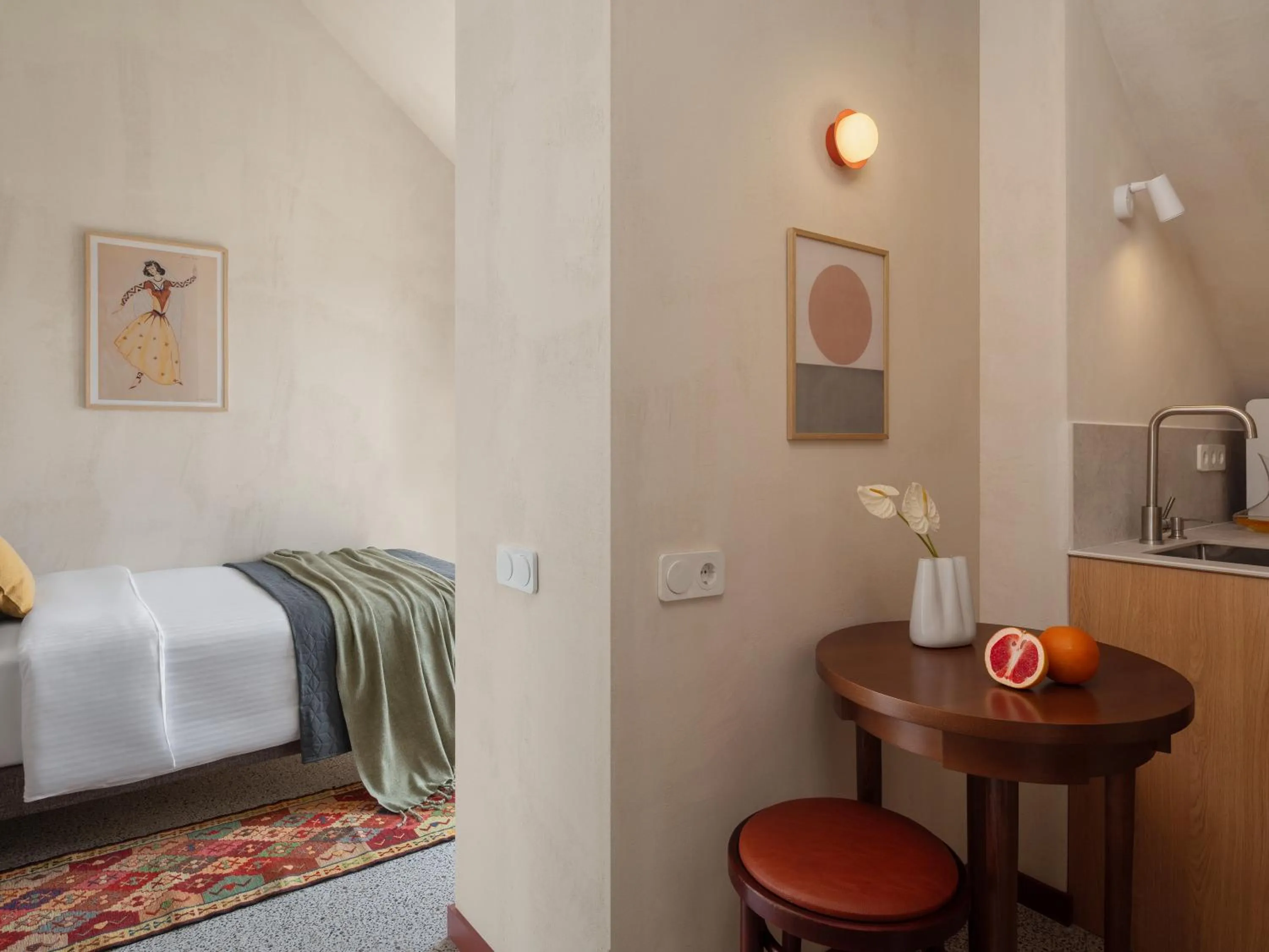 Bedroom, Bed in Apart-In Georgia