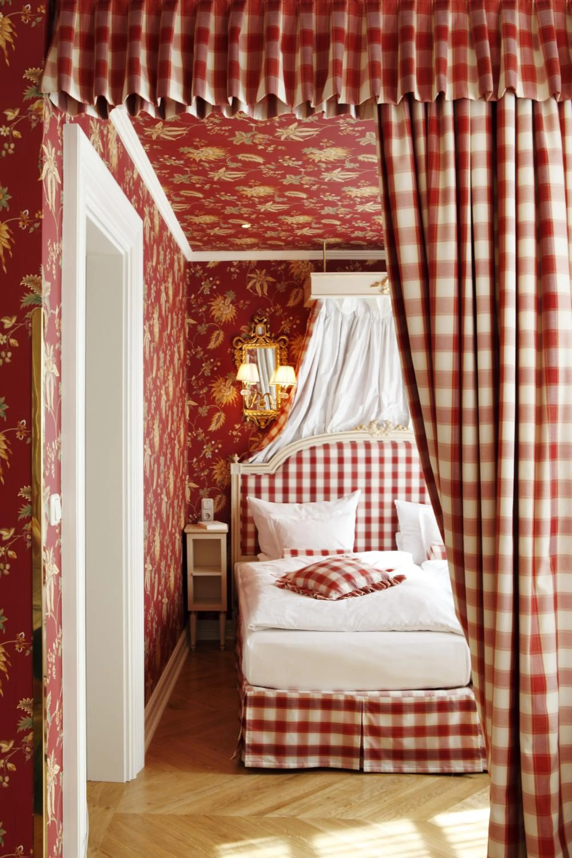 Bedroom, Bed in Hotel Goldener Anker