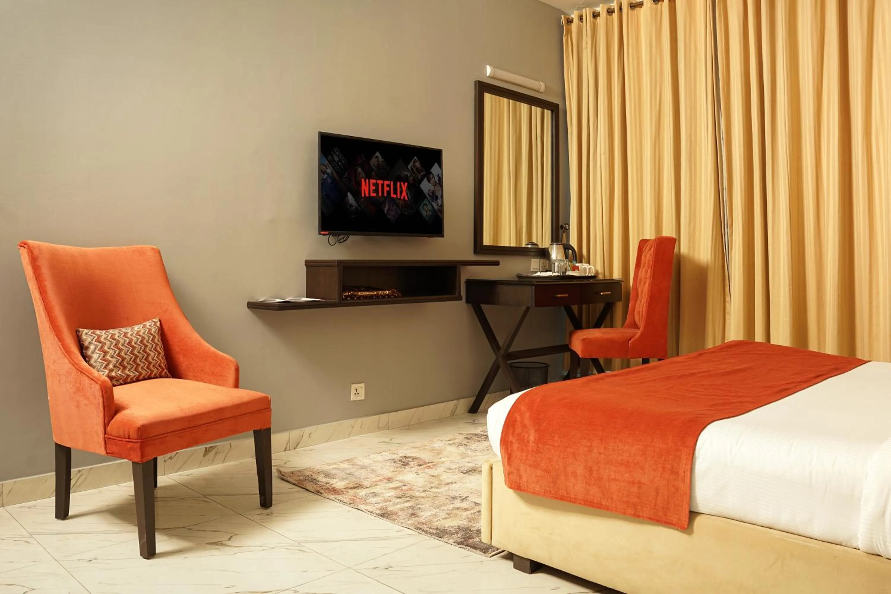 TV and multimedia, Bed in Faletti’s Grand MM Alam Road