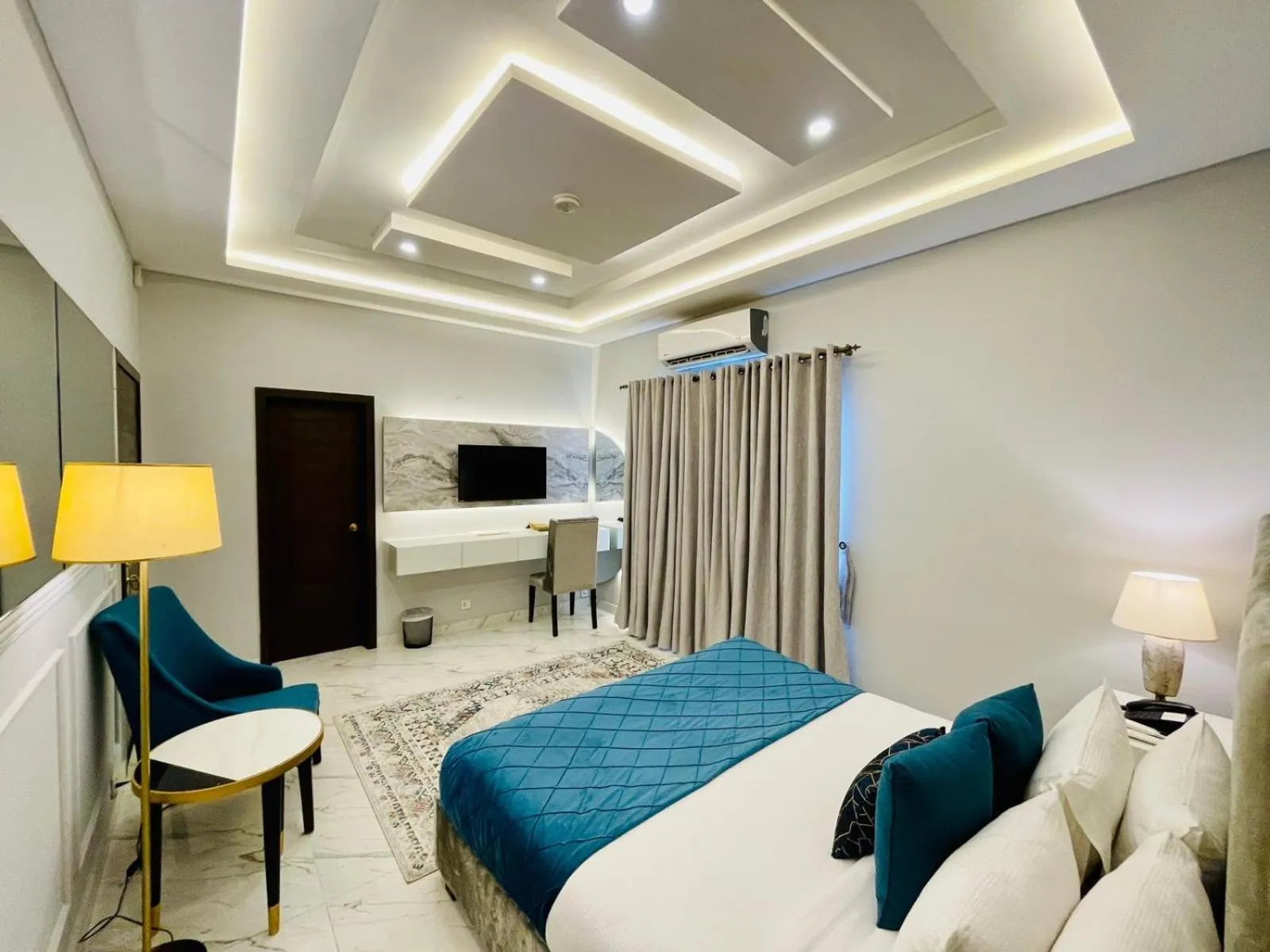 Bedroom, Bed in Faletti’s Grand MM Alam Road