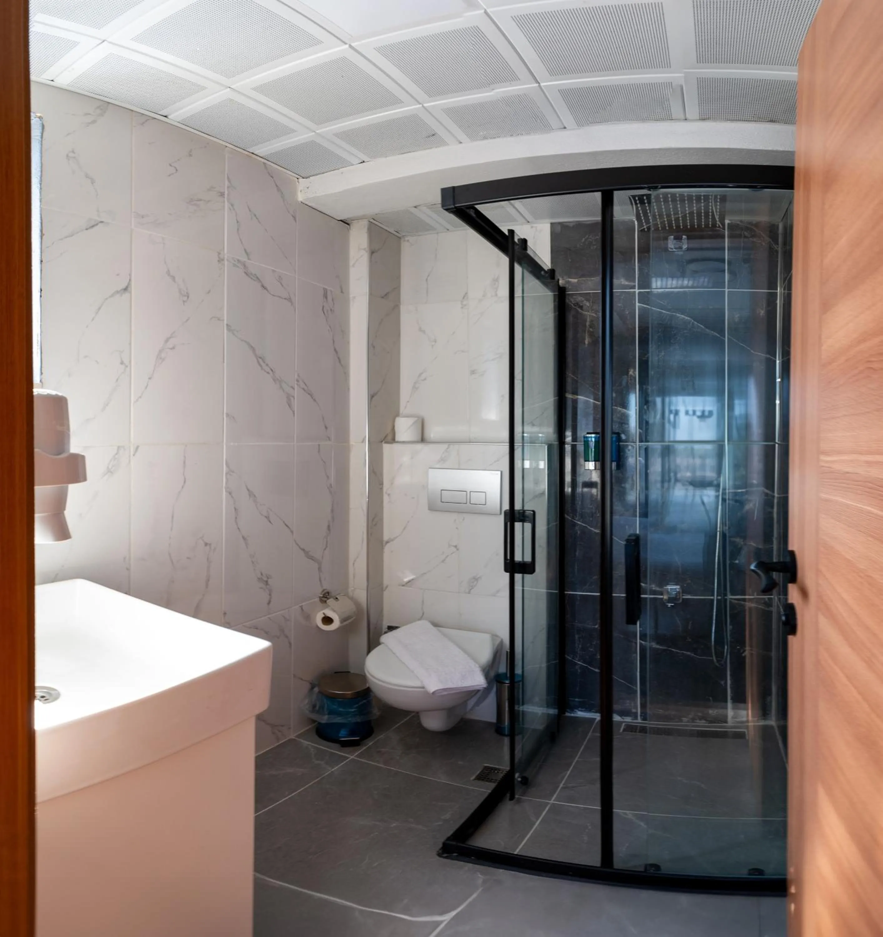 Shower in Otel Carpediem Gold Kuşadası