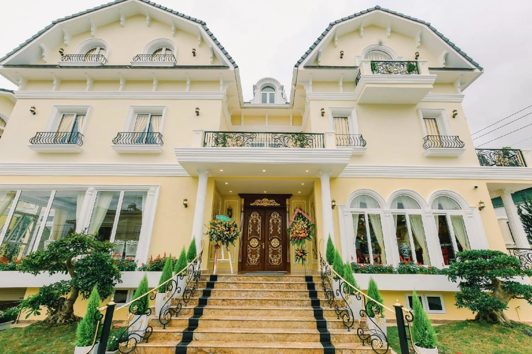 Property building in Da Tuong Luxury Villa Hotel