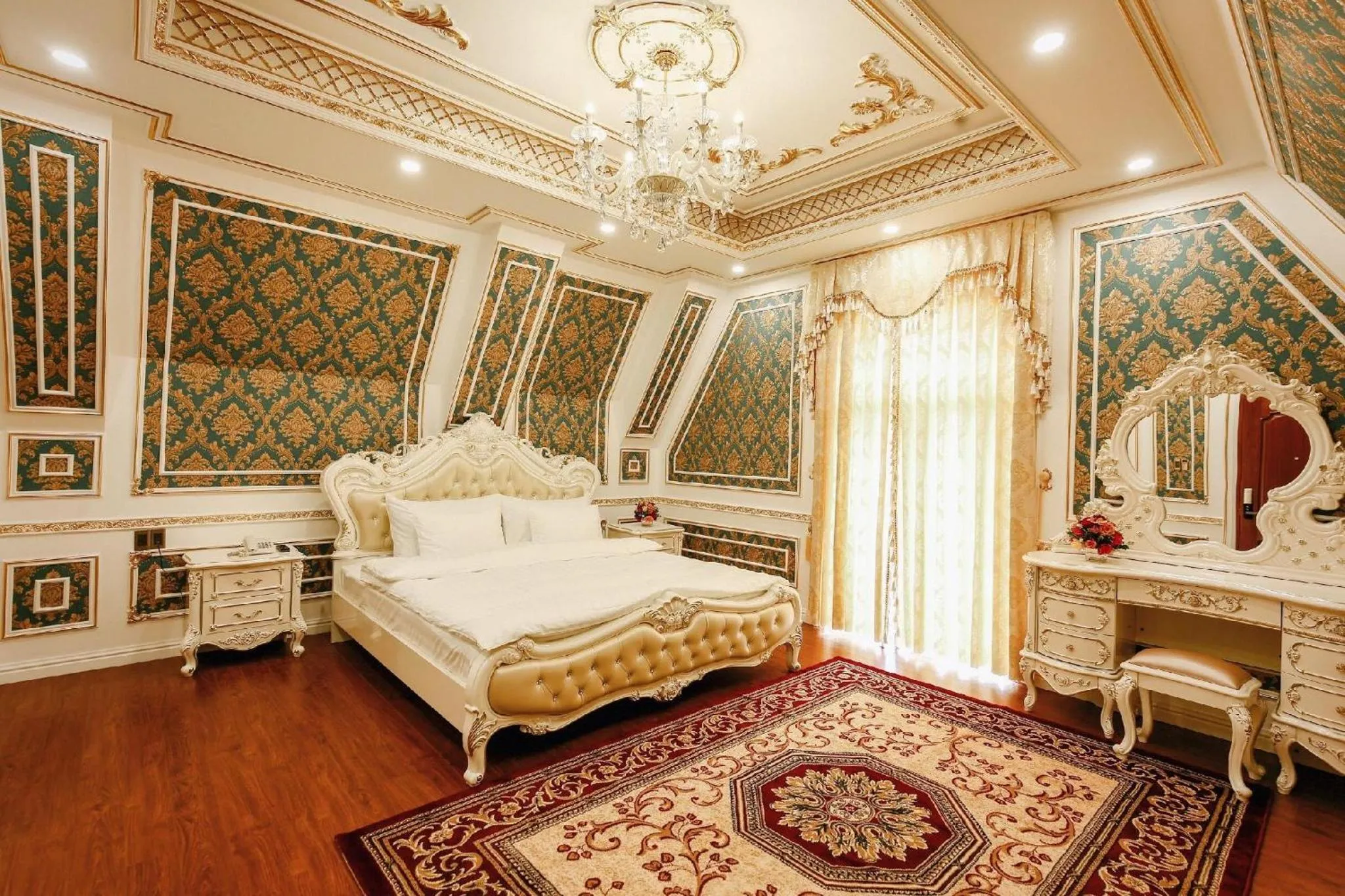 Bed in Da Tuong Luxury Villa Hotel