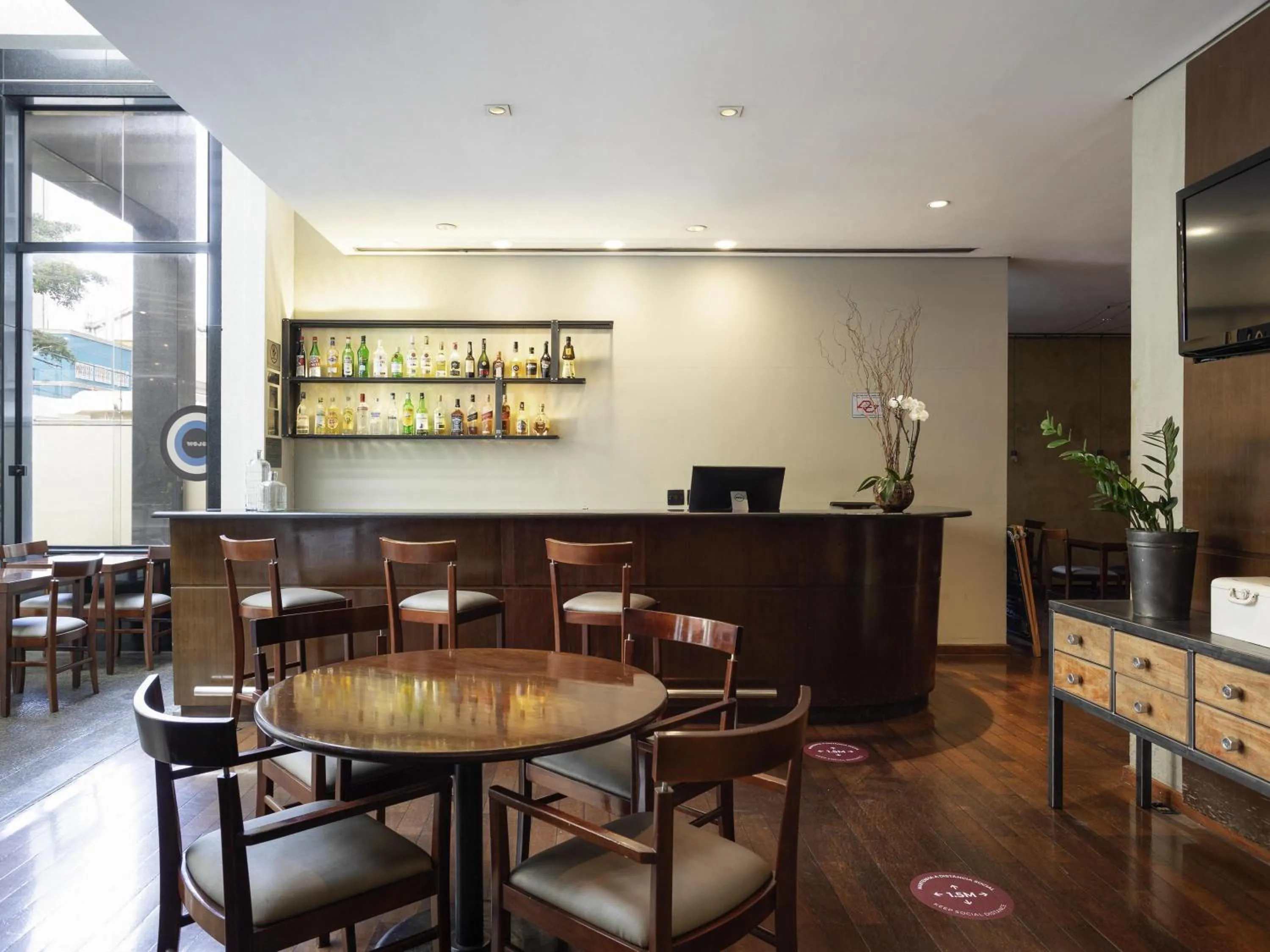 Lounge or bar in Mercure Sao Paulo Paulista