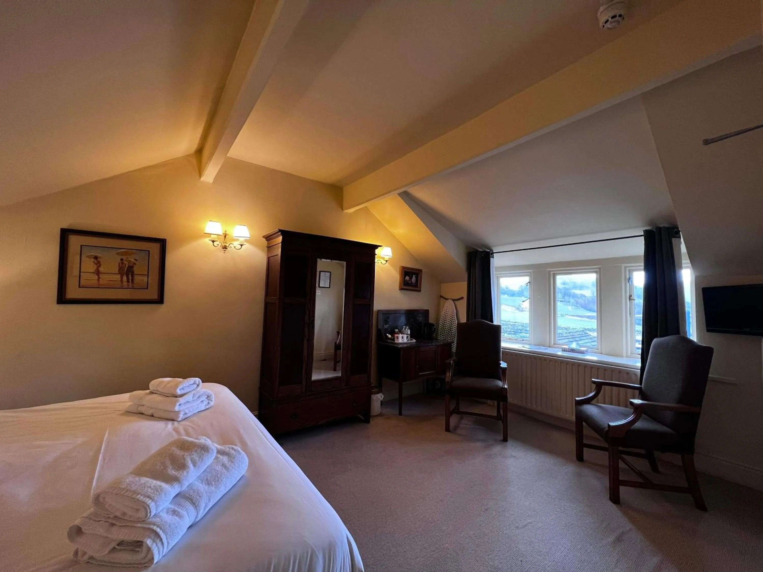 Bed in The Red Lion & Manor House