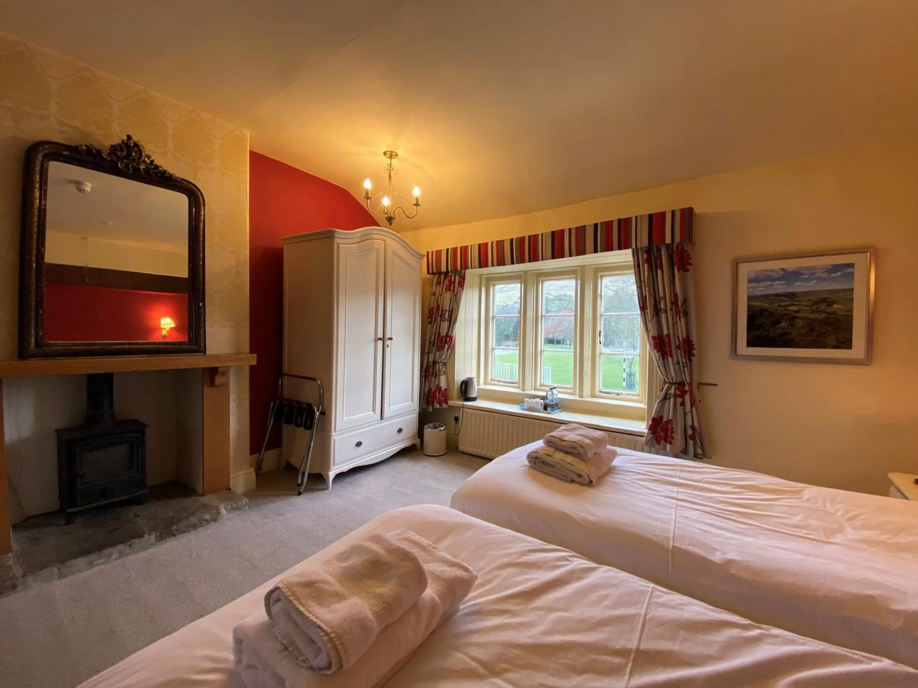 Bed in The Red Lion & Manor House
