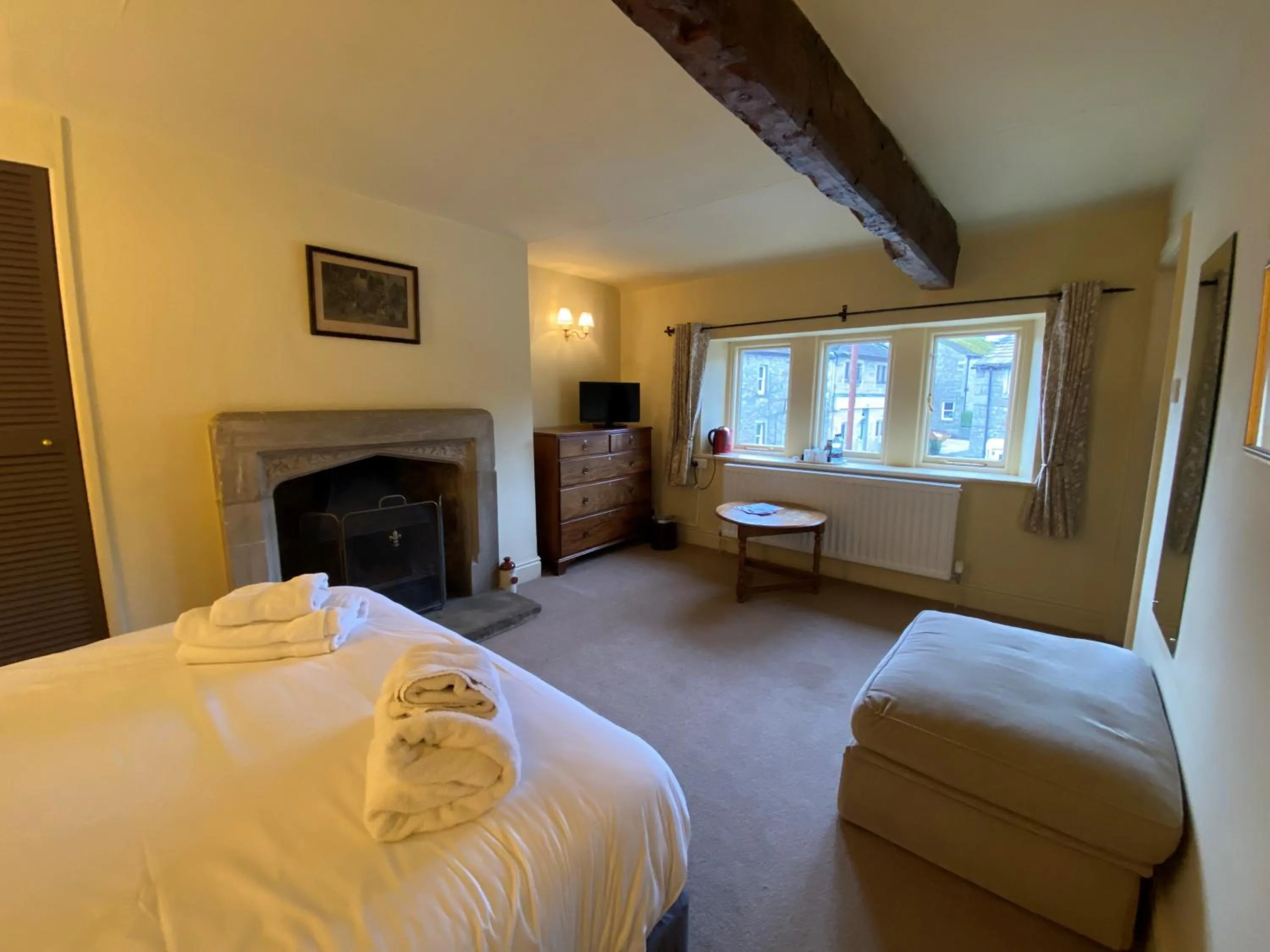 Bed in The Red Lion & Manor House