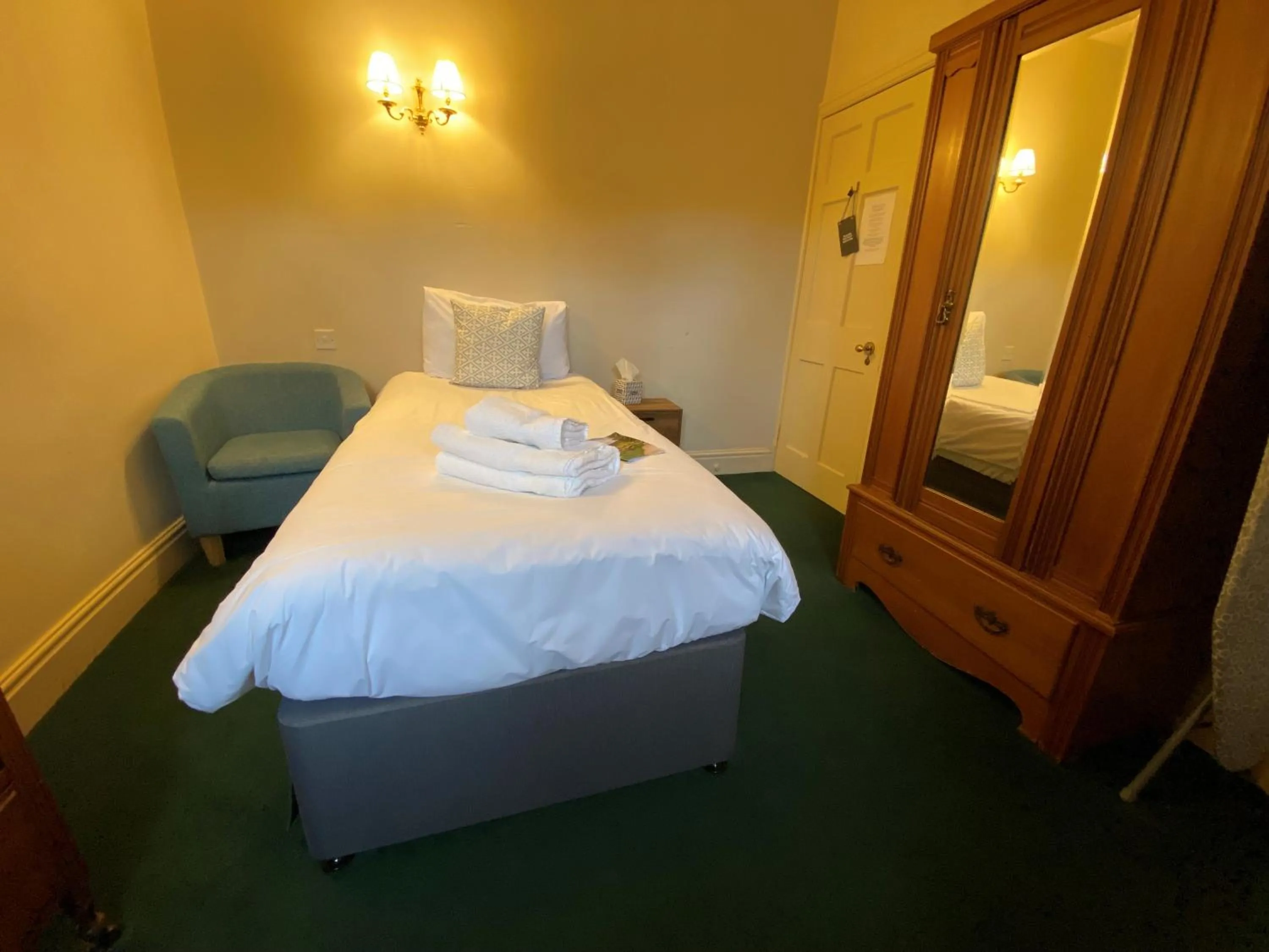 Bed in The Red Lion & Manor House