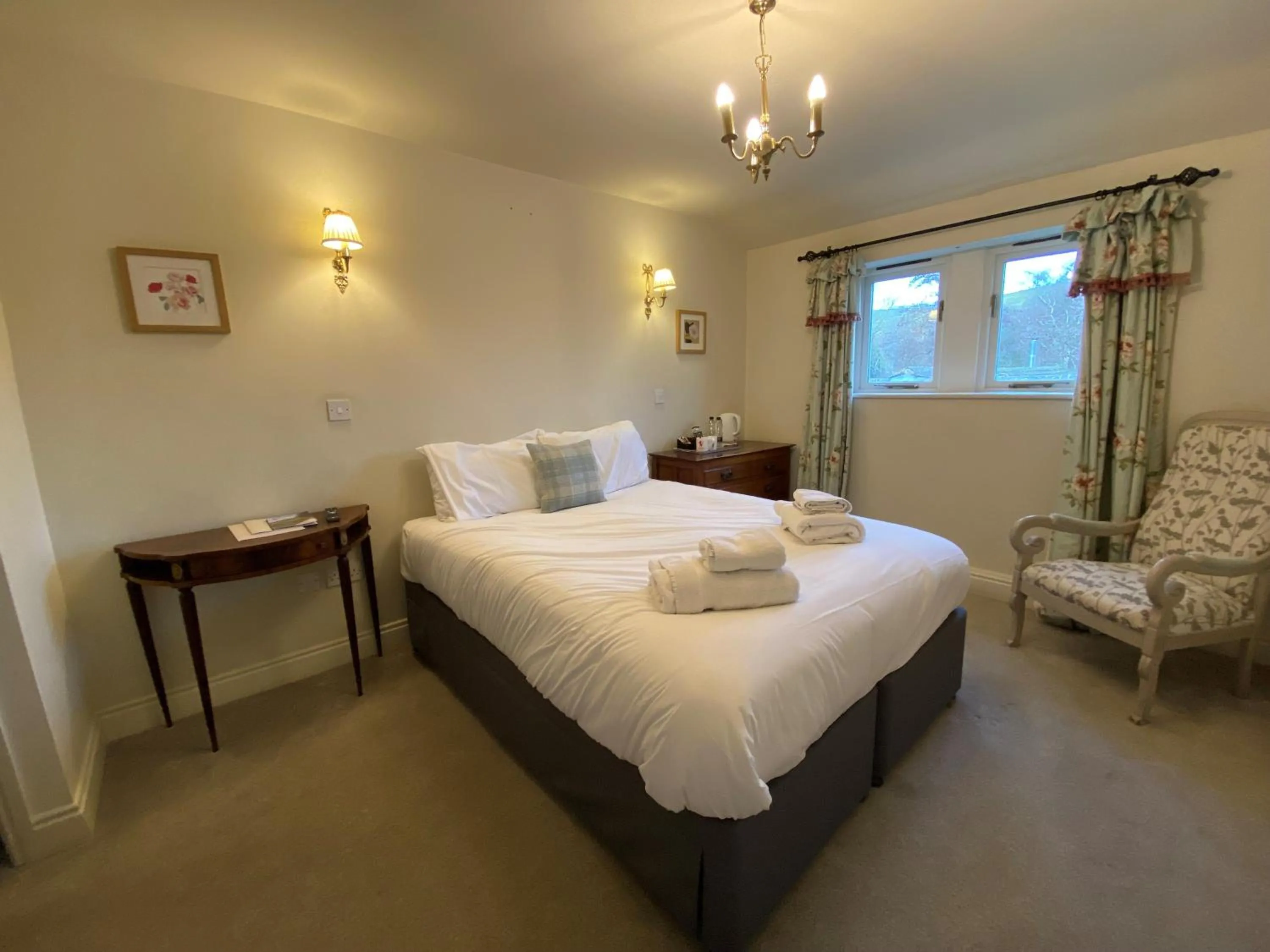 Bed in The Red Lion & Manor House