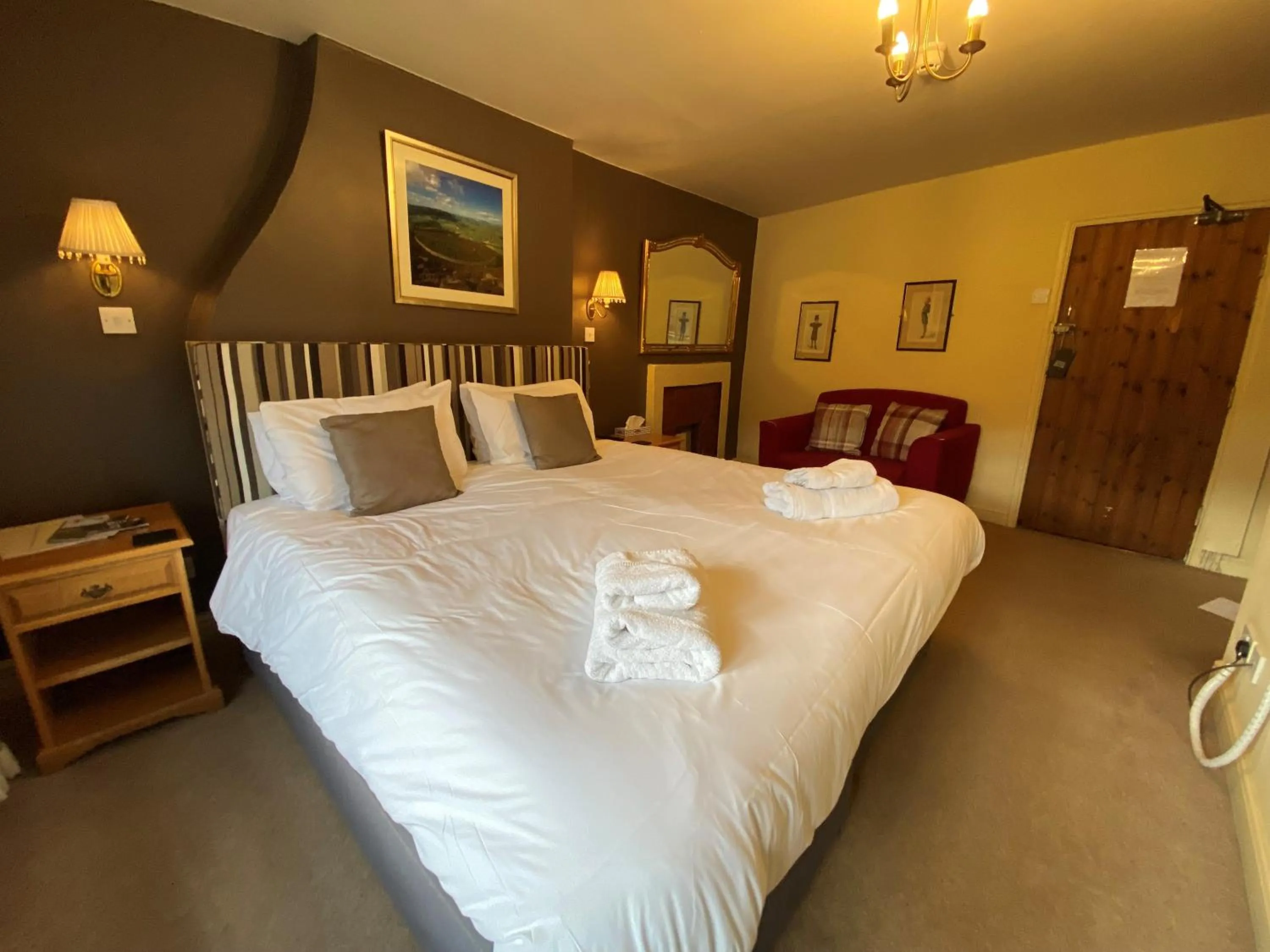 Bed in The Red Lion & Manor House
