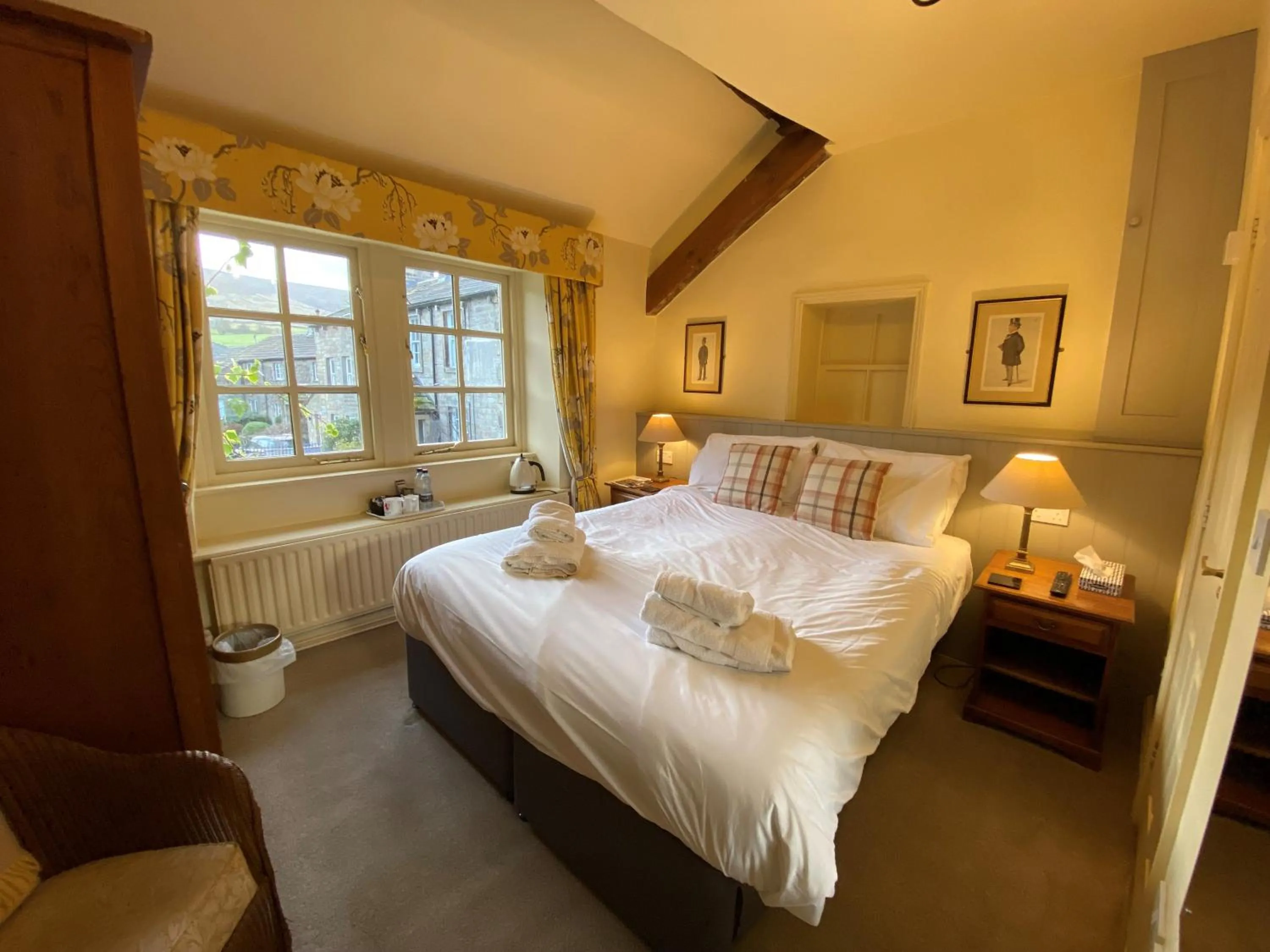 Bed in The Red Lion & Manor House