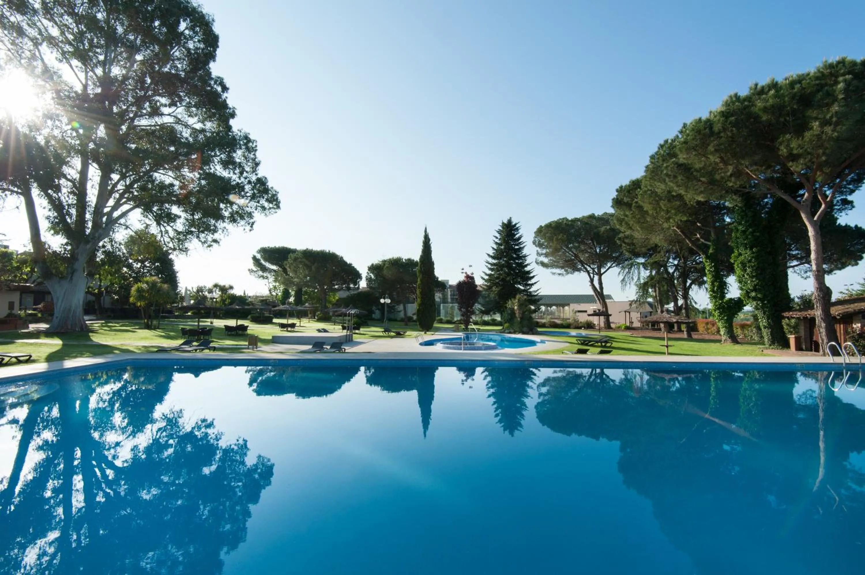 Swimming pool in Hotel Mas Solà