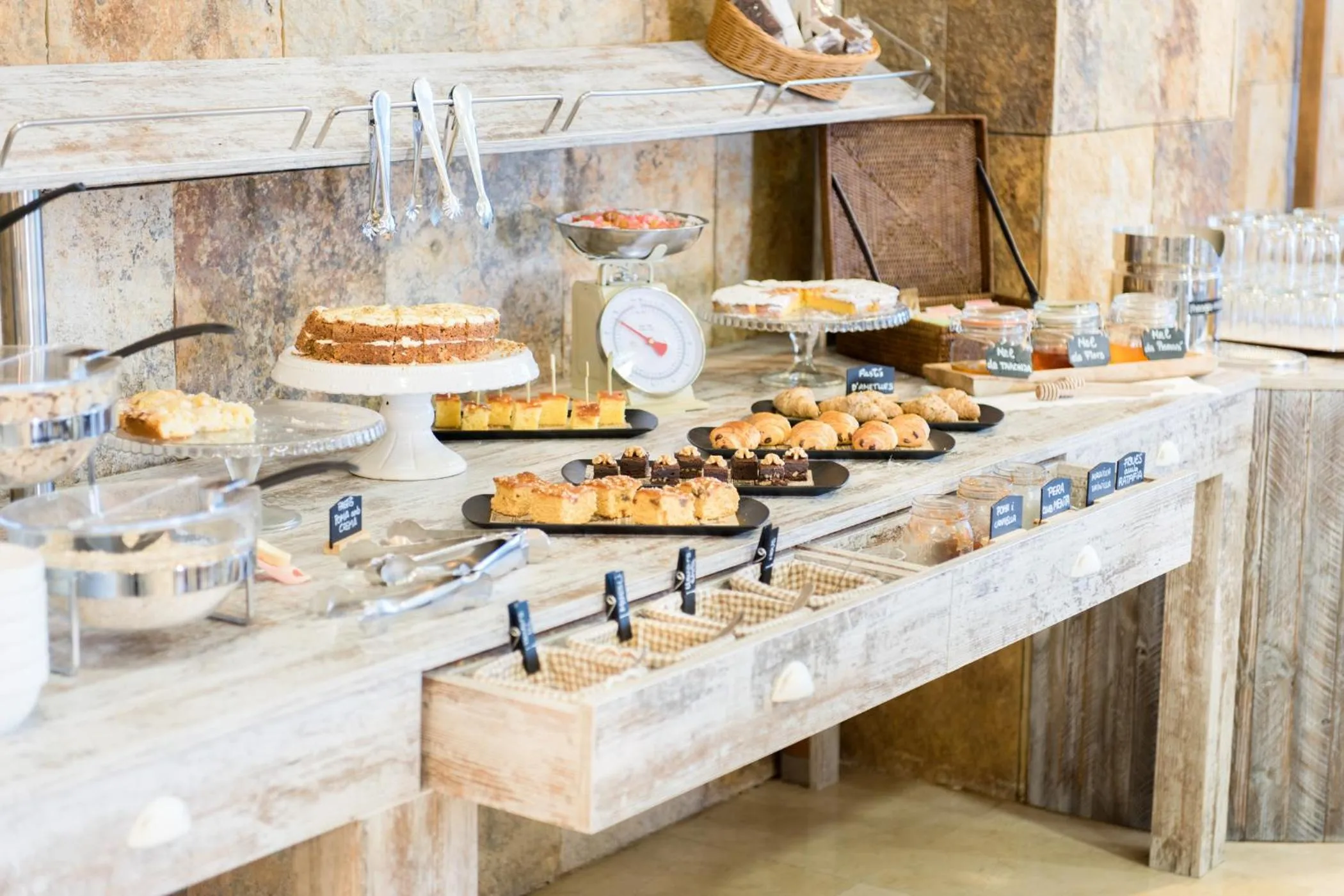 Breakfast in Hotel Mas Solà