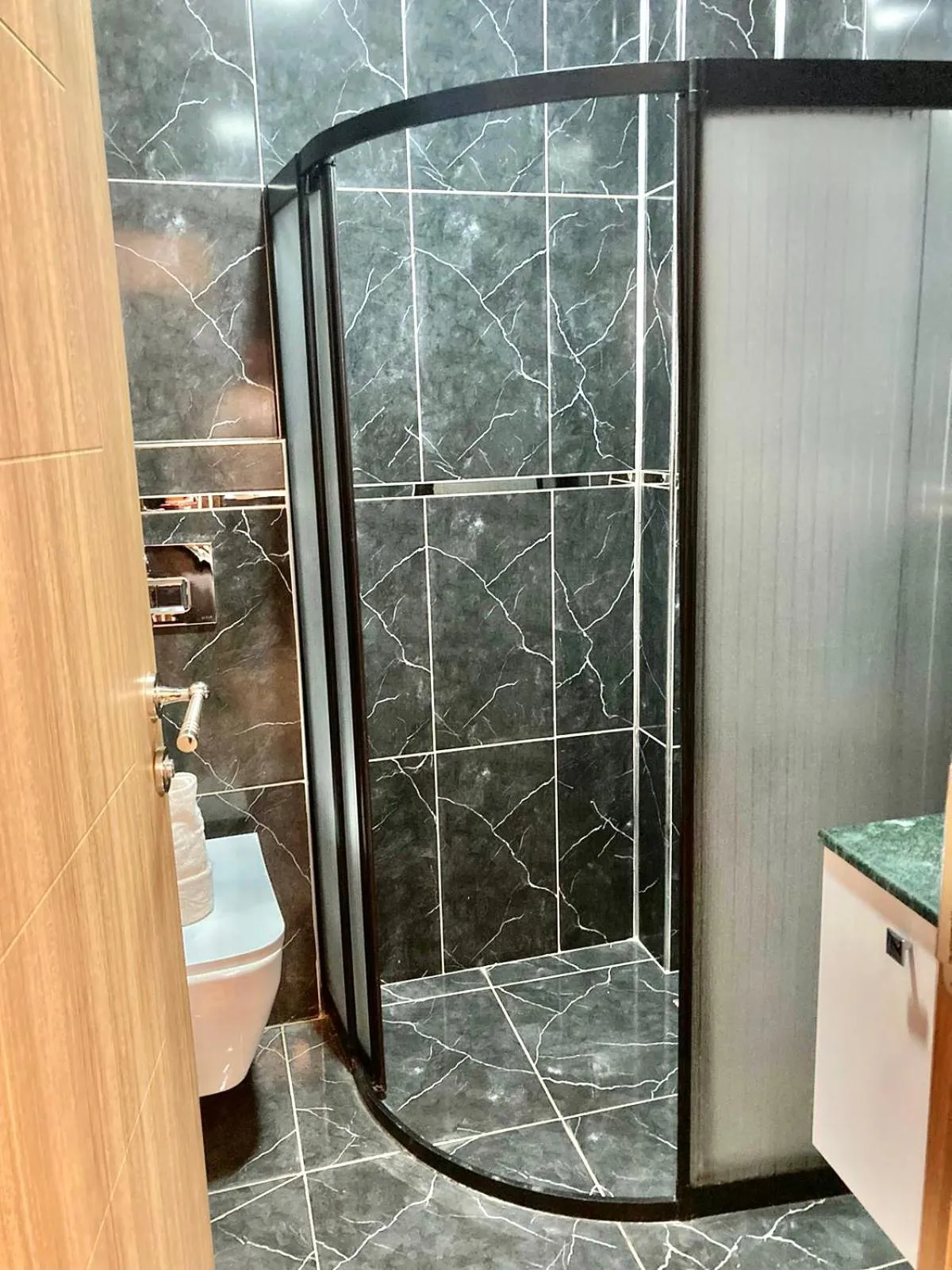 Shower in Bonita Hotel