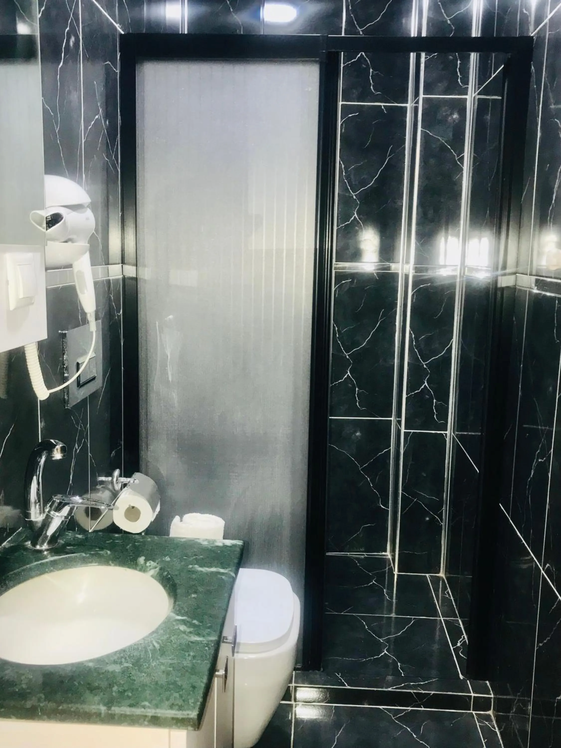 Shower in Bonita Hotel