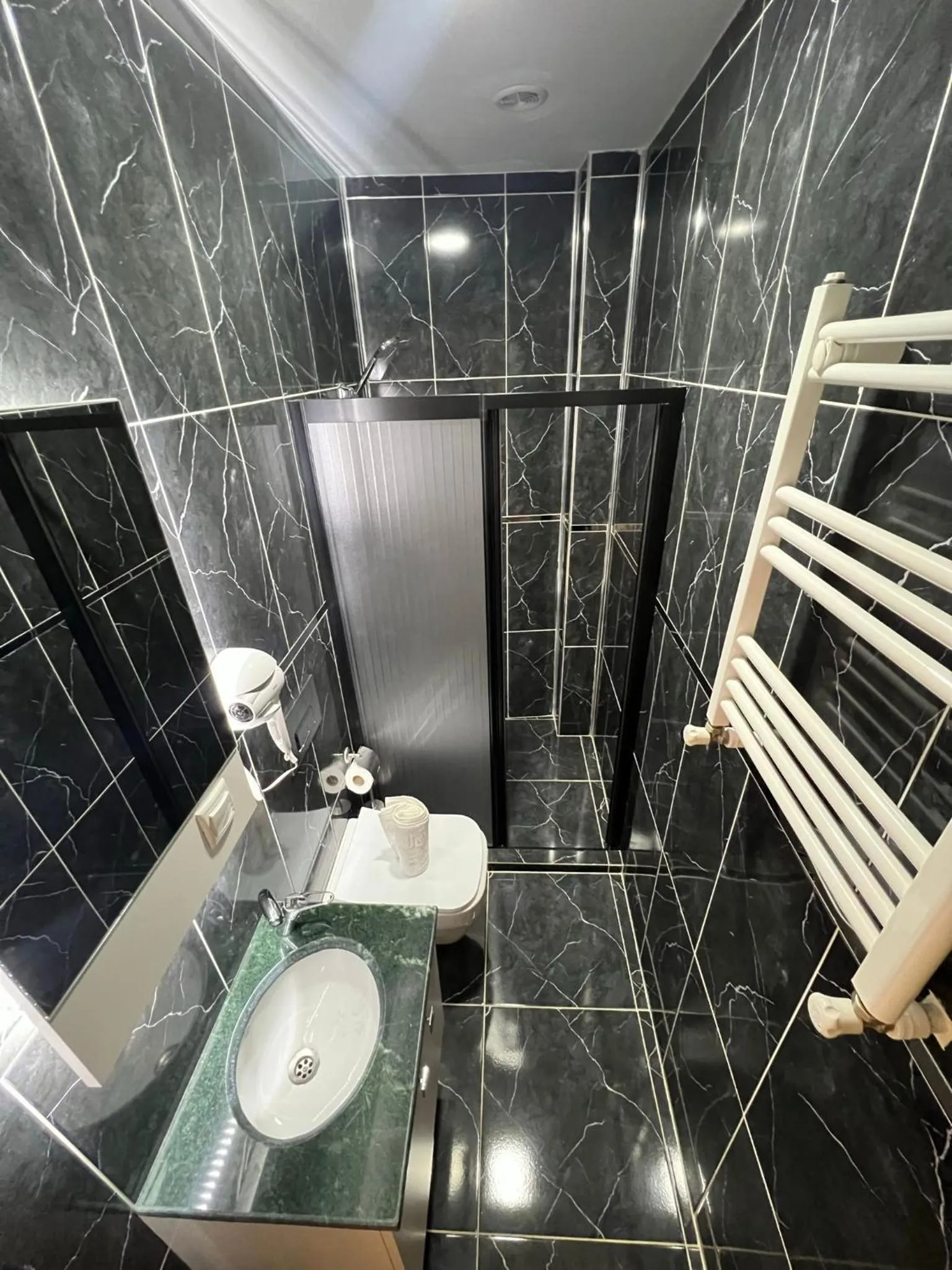 Shower in Bonita Hotel