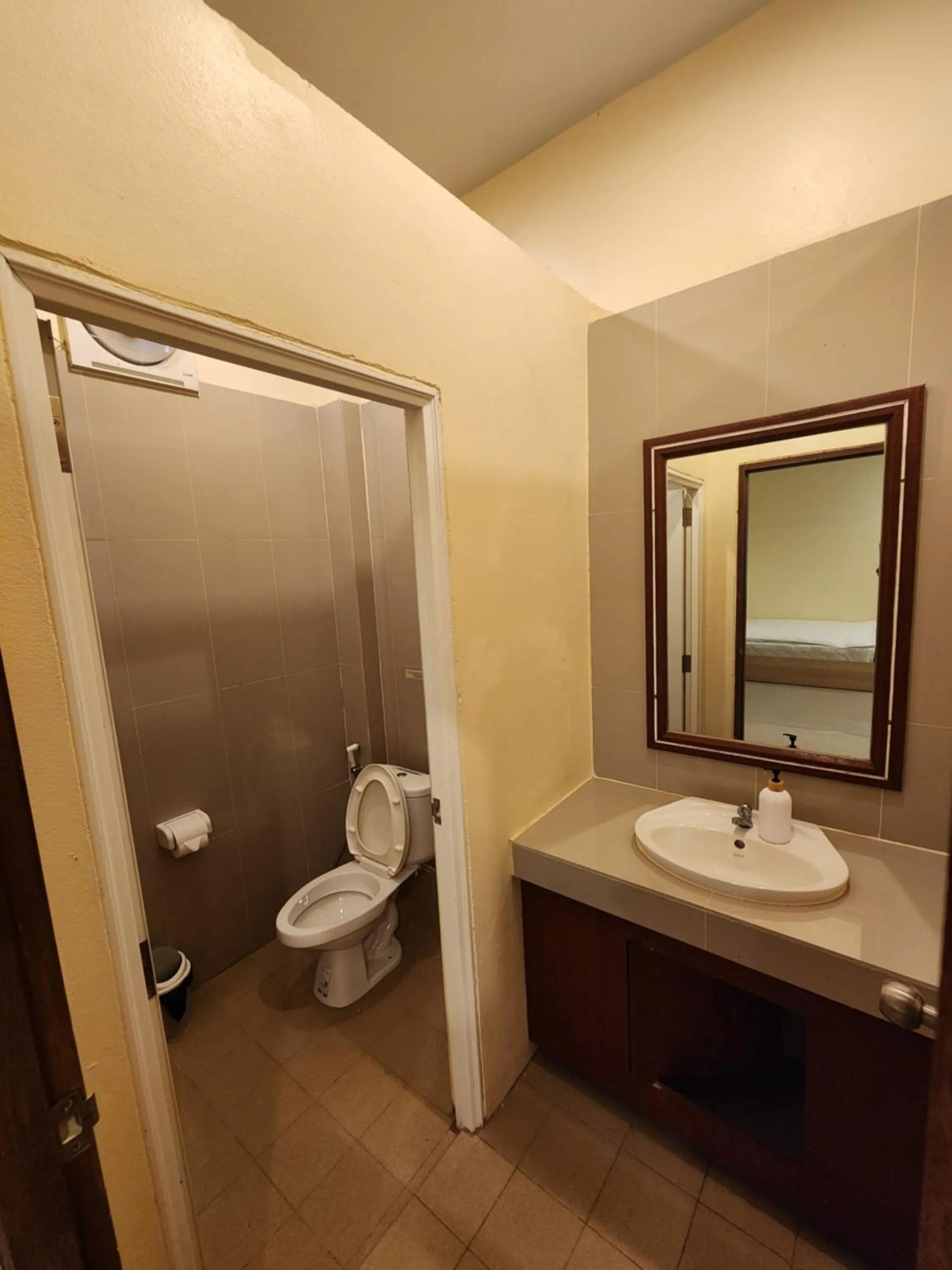 Shower in SKYPEARL Guesthouse & Café