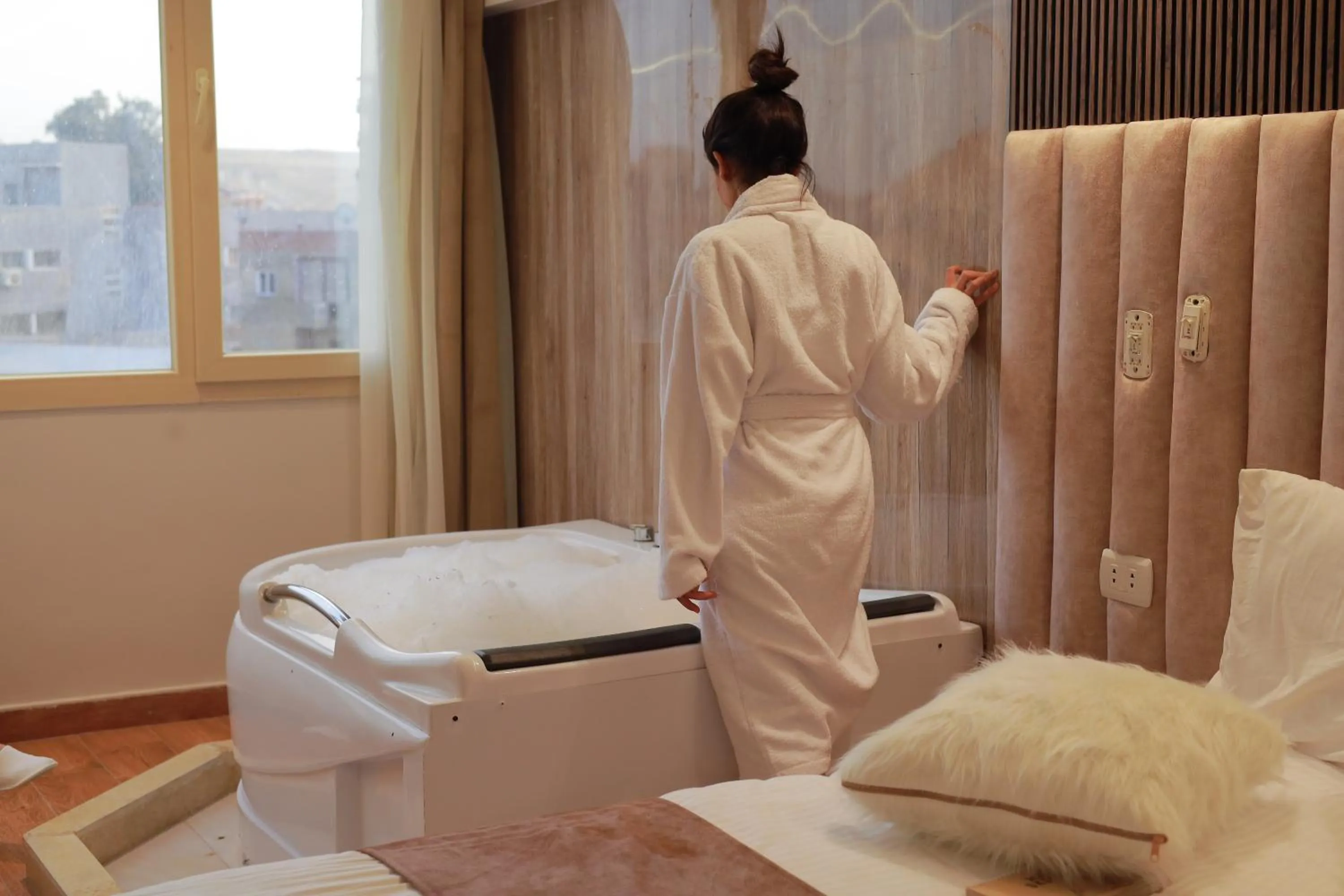 Hot Tub in The Muse Pyramids INN