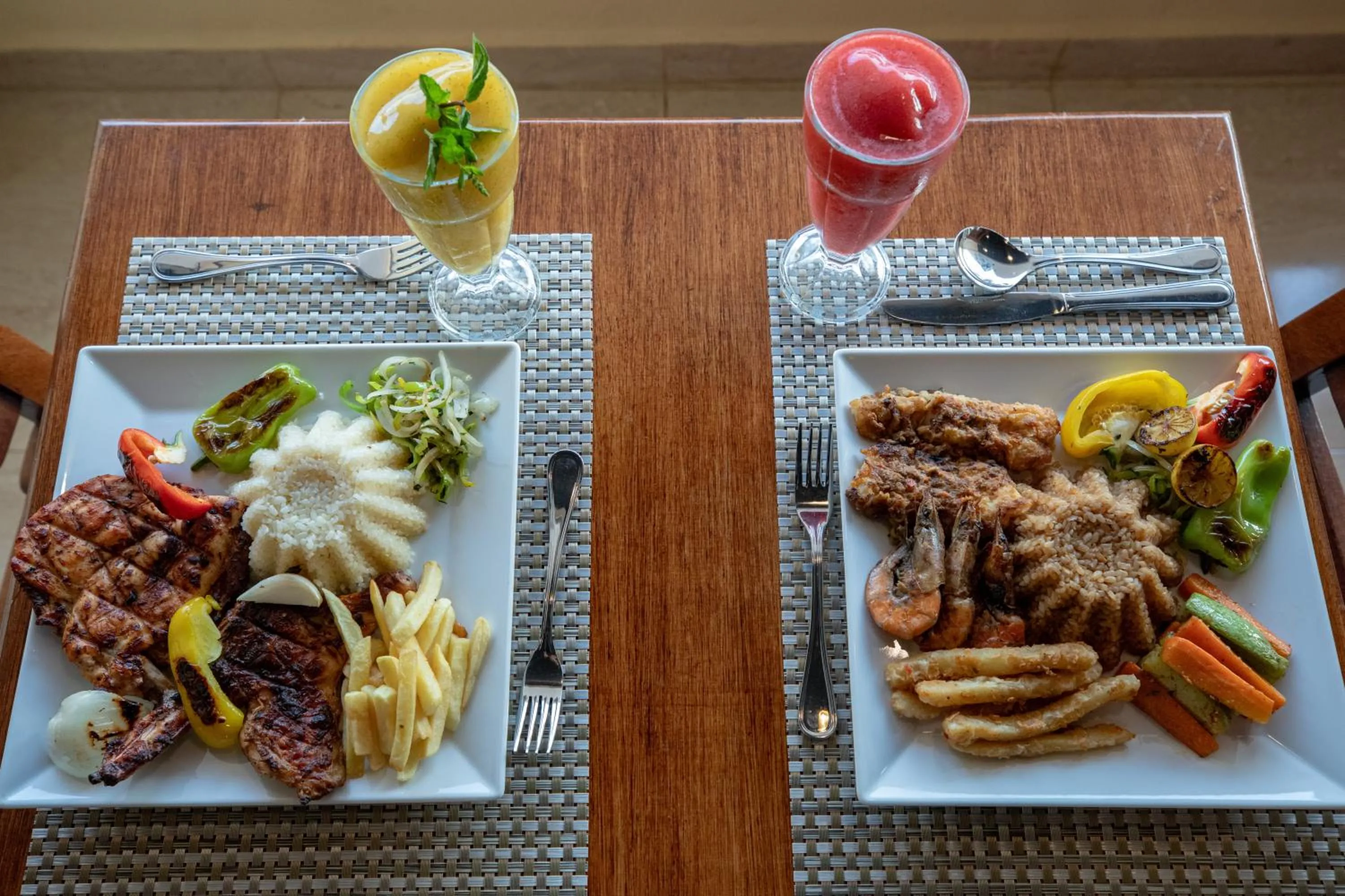 Restaurant/places to eat in The Muse Pyramids INN