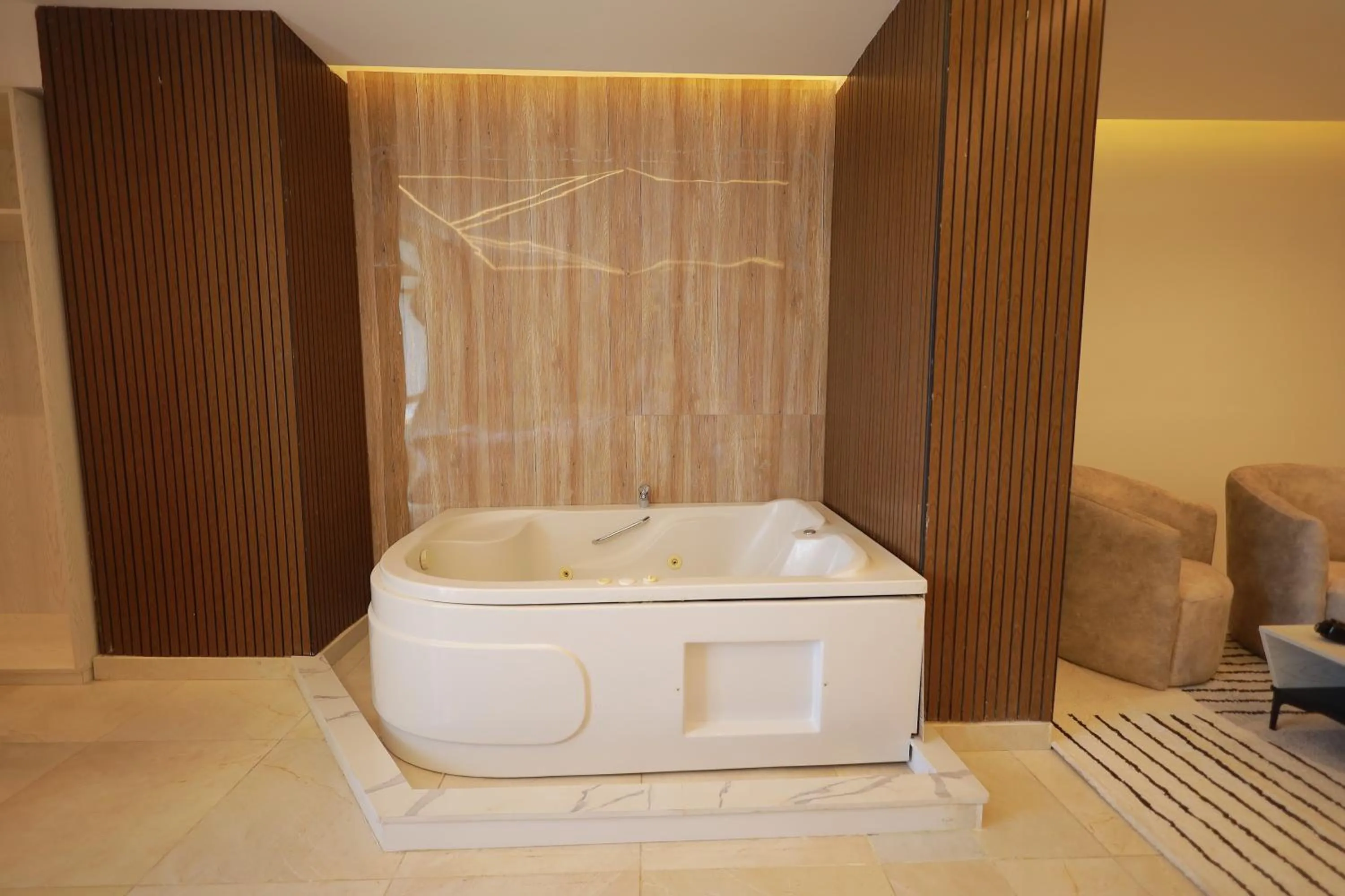 Hot Tub in The Muse Pyramids INN