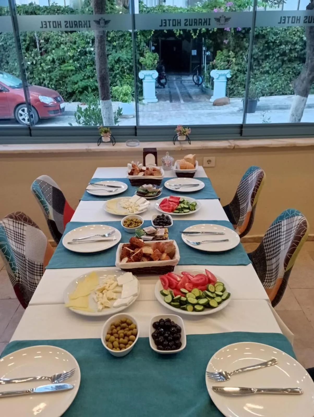 Restaurant/places to eat in İkarus Hotel