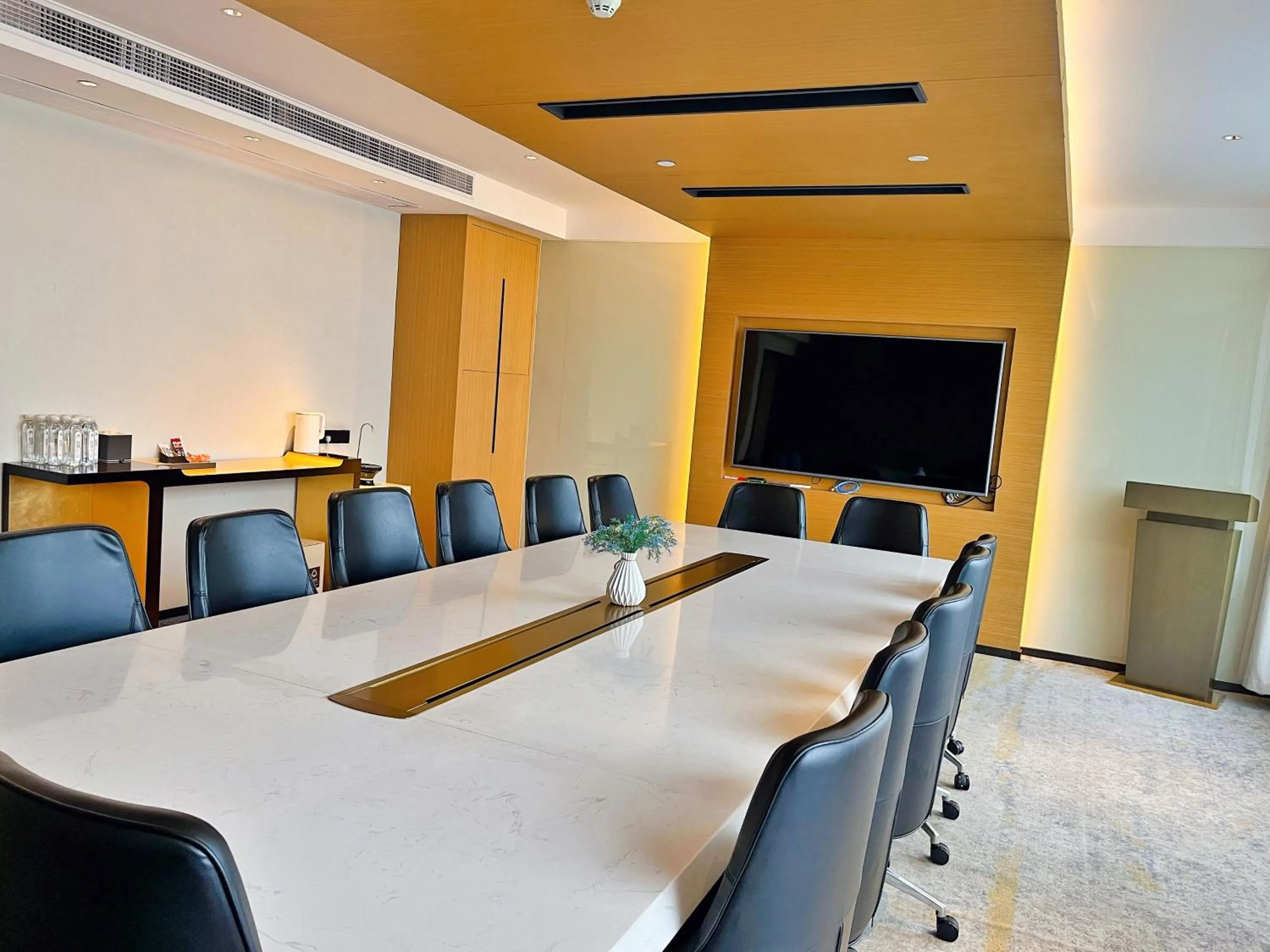 Meeting/conference room in Tuke China Hotel Shanghai Hongqiao Airport