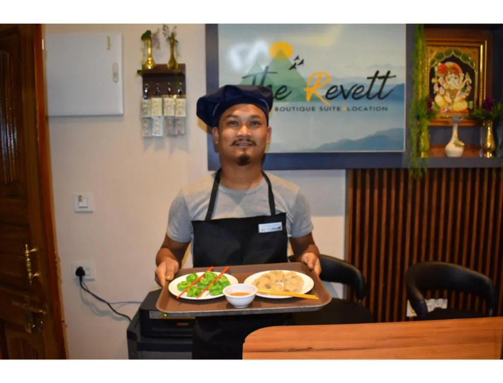 Restaurant/places to eat in The Revett