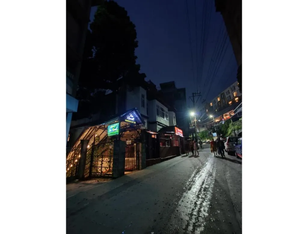 Facade/entrance in The Revett