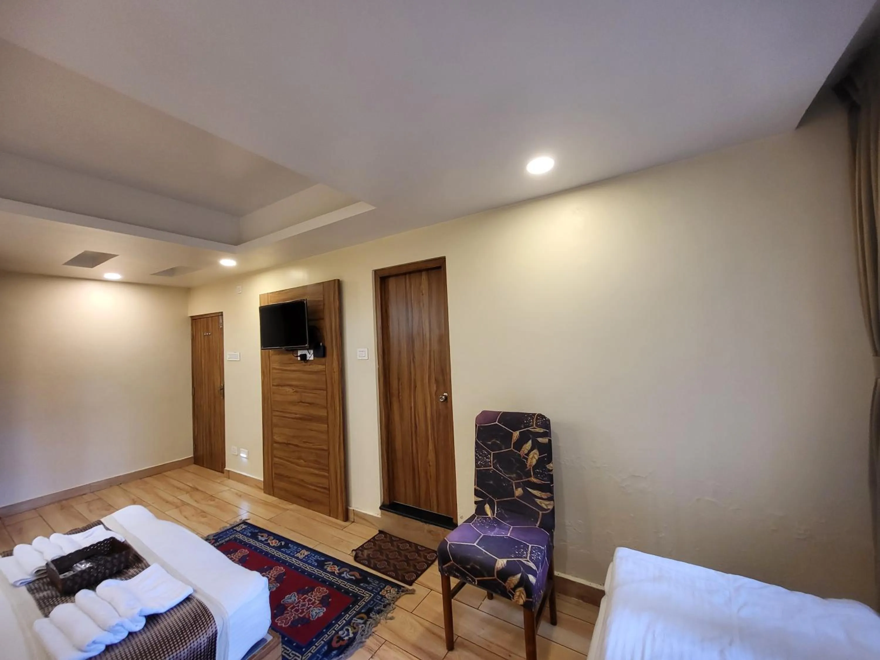 Seating area, Bed in The Revett