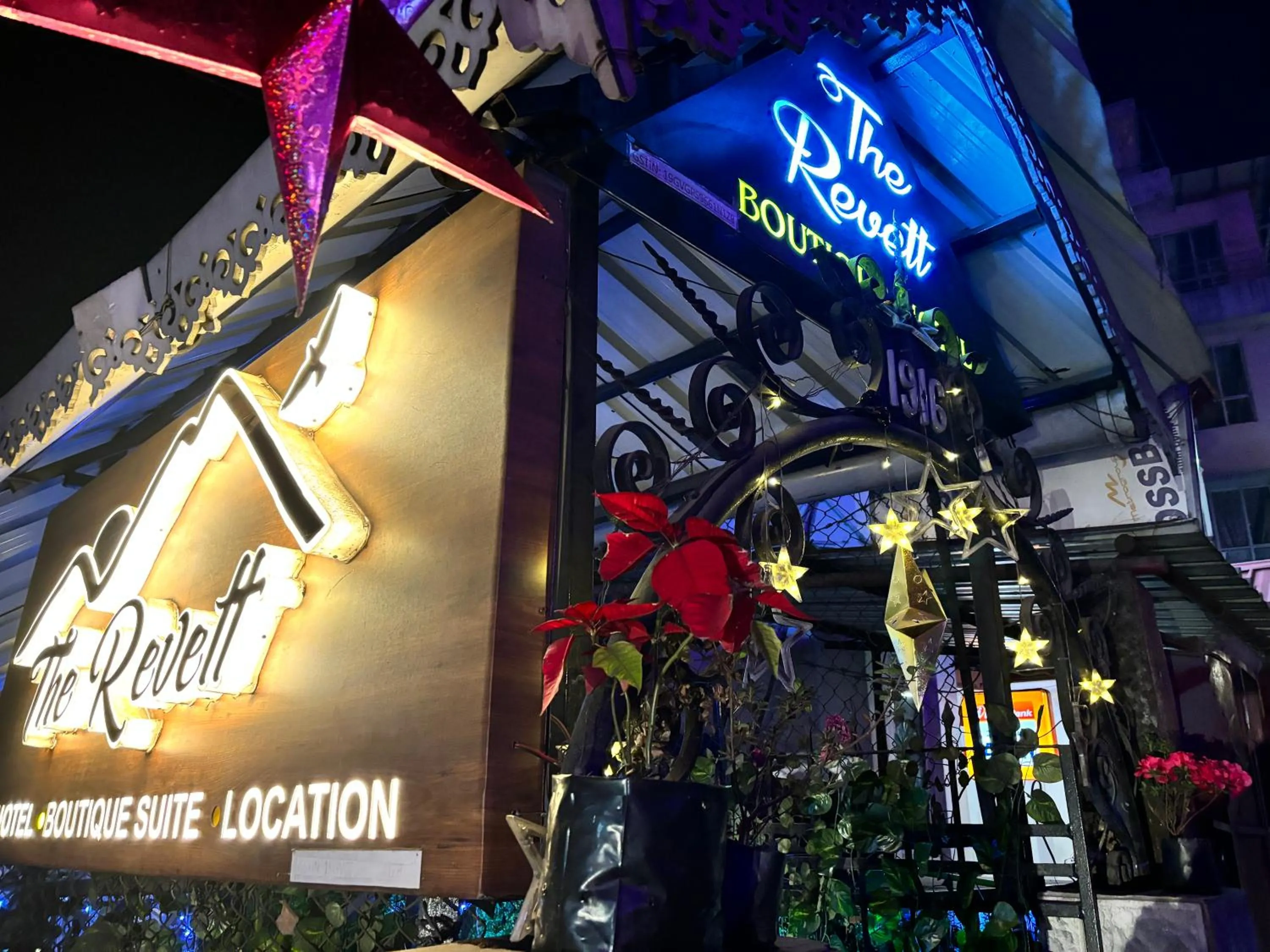 Facade/entrance in The Revett