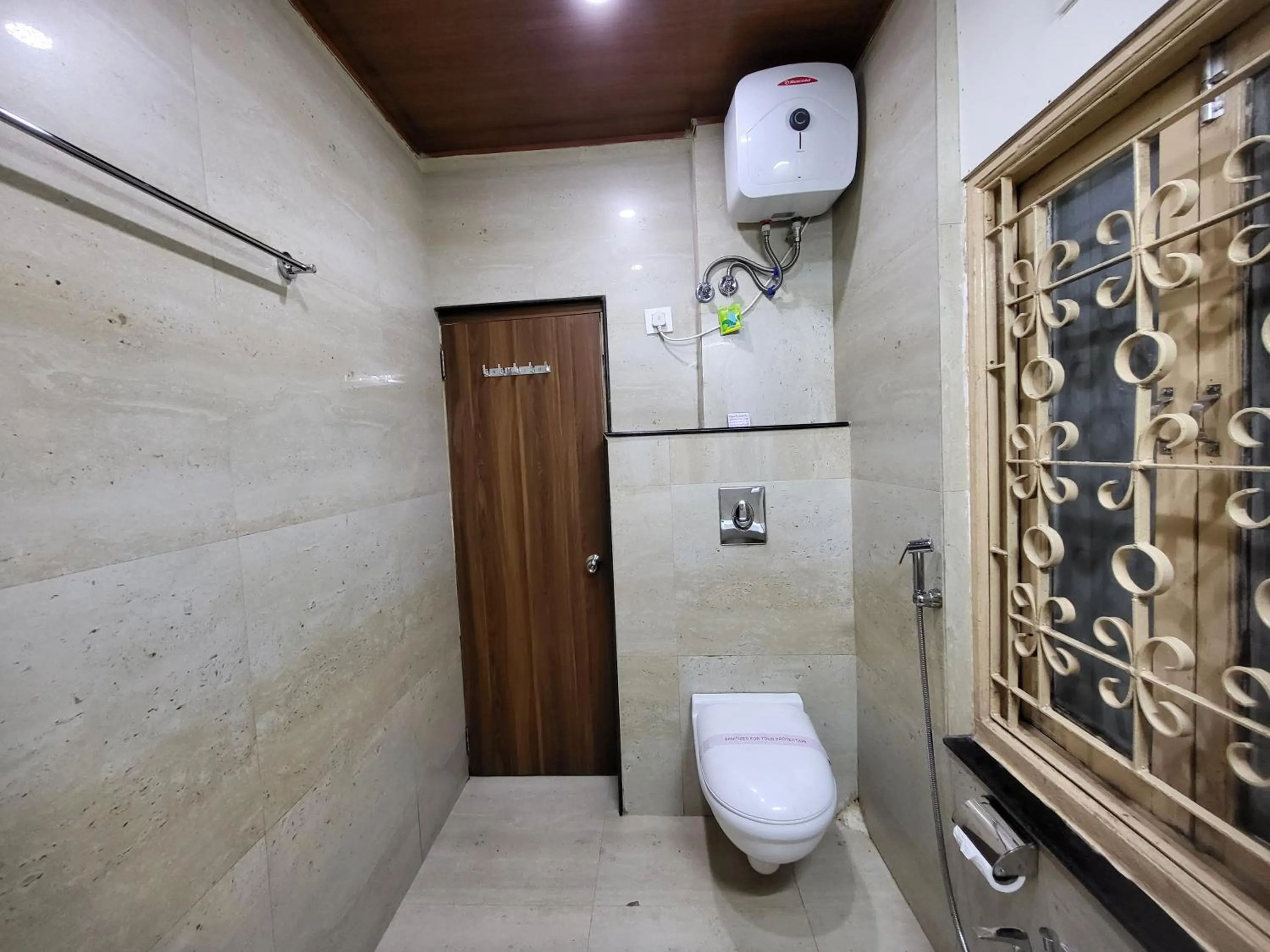 Toilet in The Revett