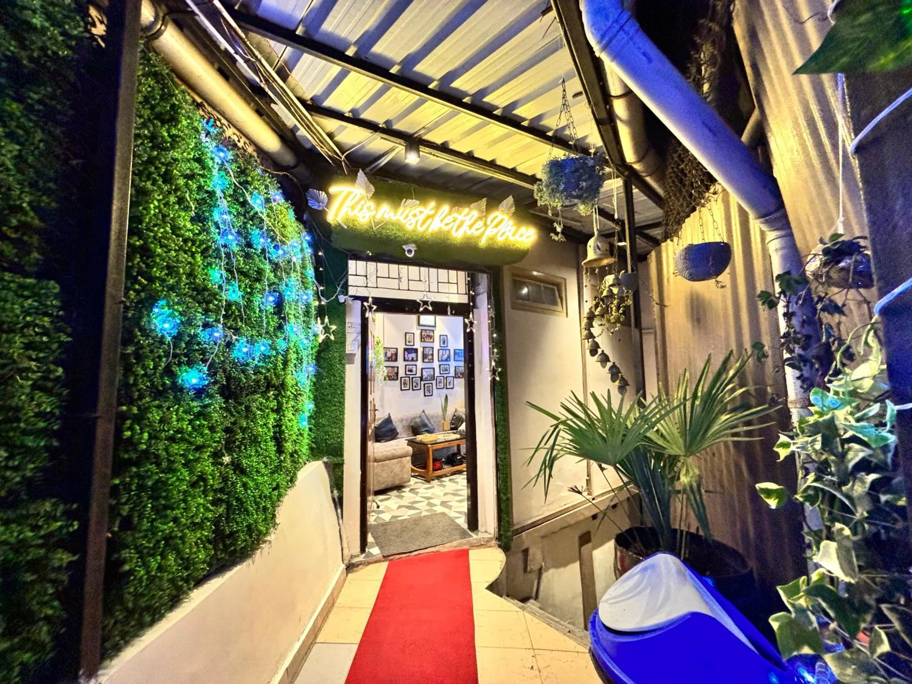 Facade/entrance in The Revett