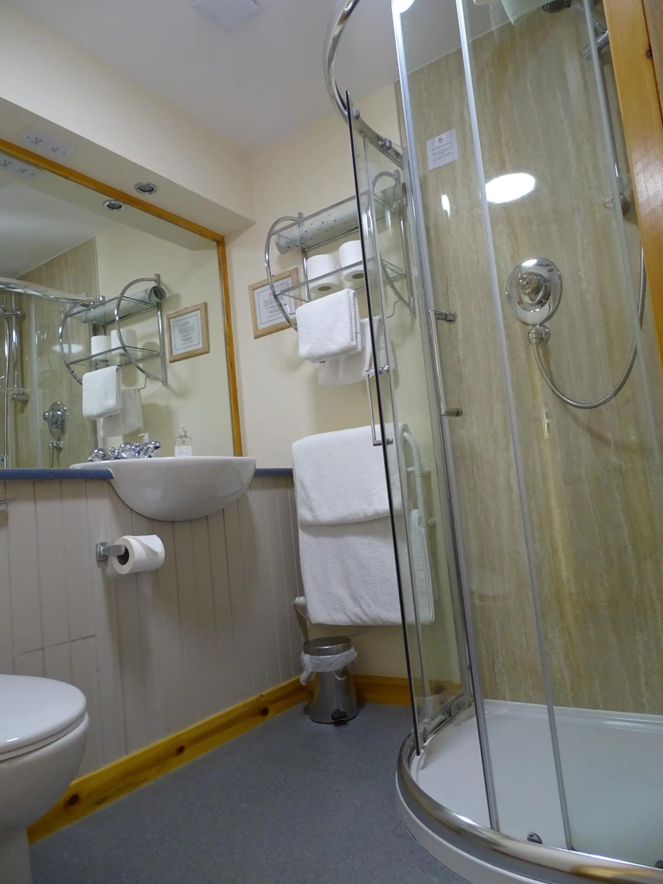 Bathroom in The Sands Hotel, Orkney