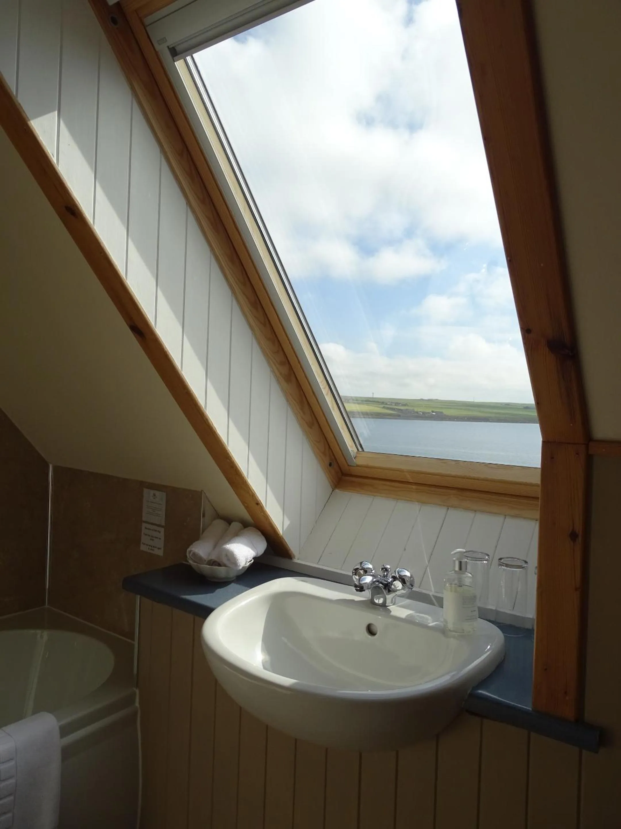 Bathroom in The Sands Hotel, Orkney