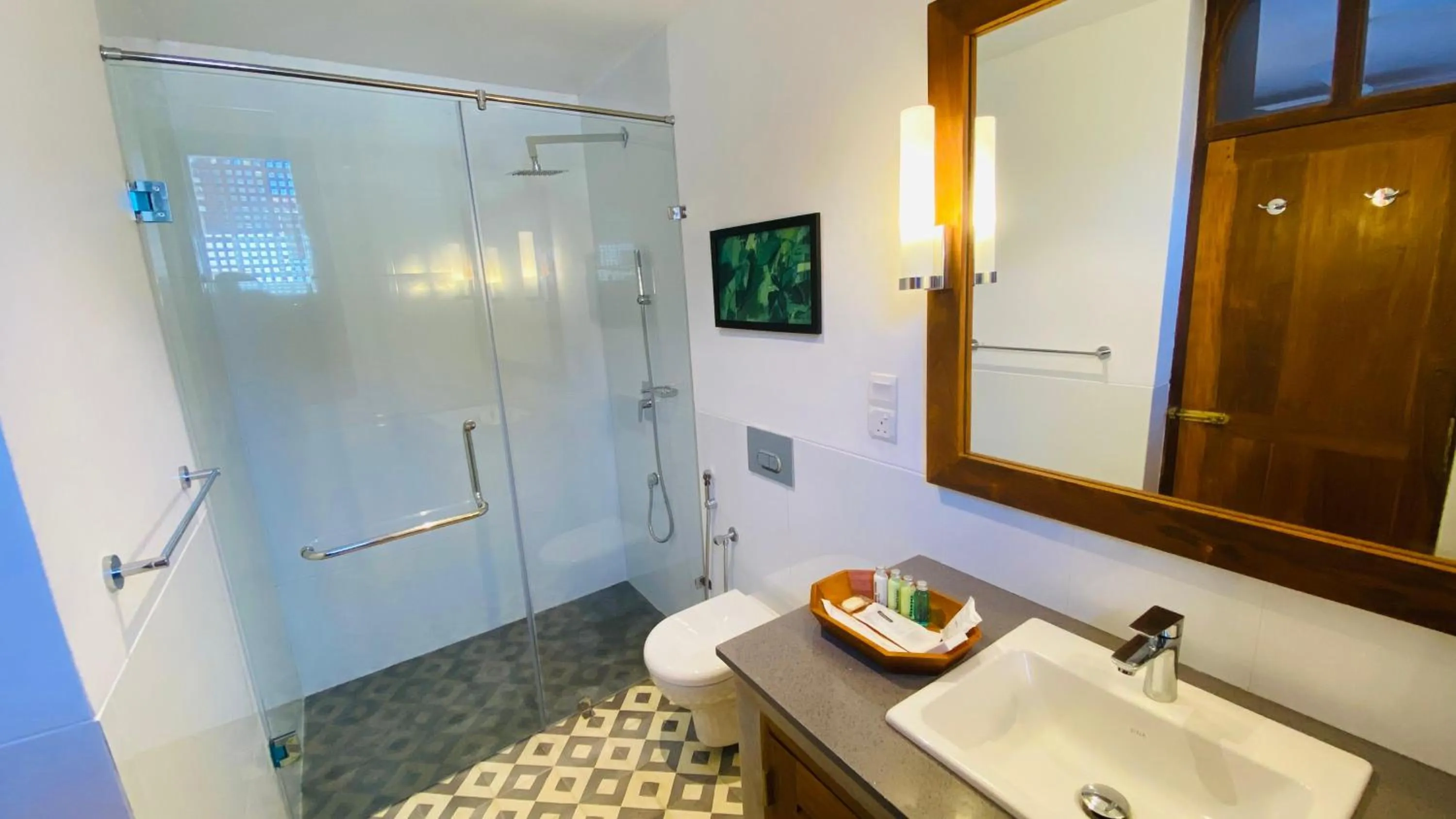 Shower in The Tea Library Hikkaduwa