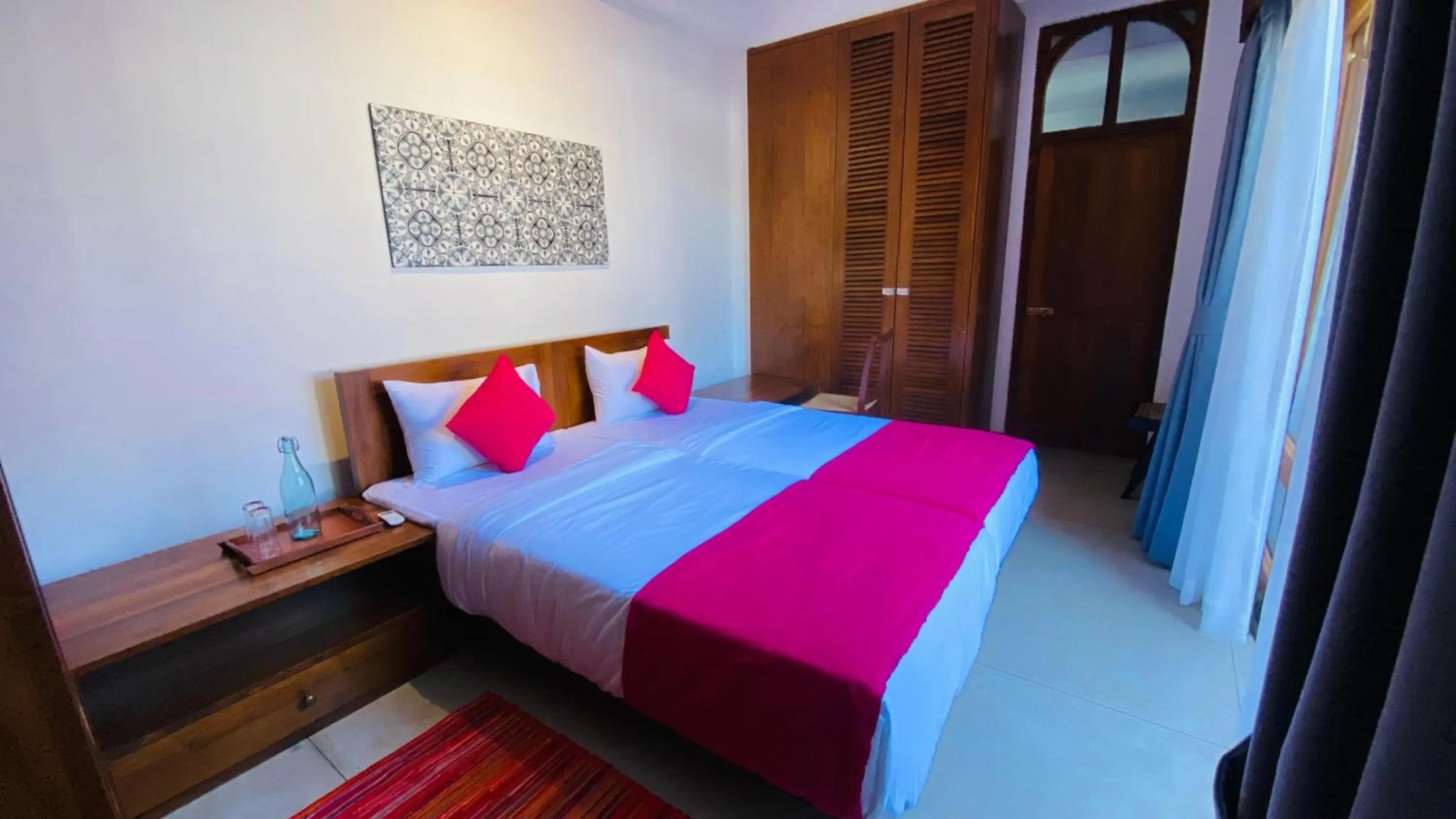 Bed in The Tea Library Hikkaduwa