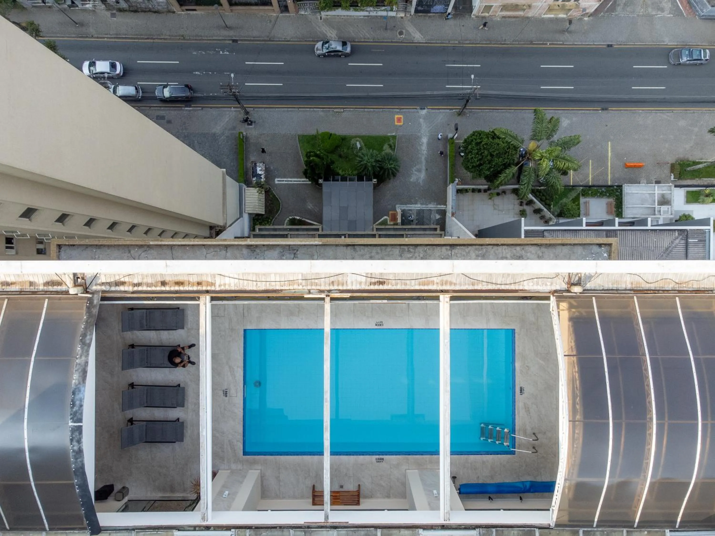 Swimming pool in Mercure Curitiba Golden