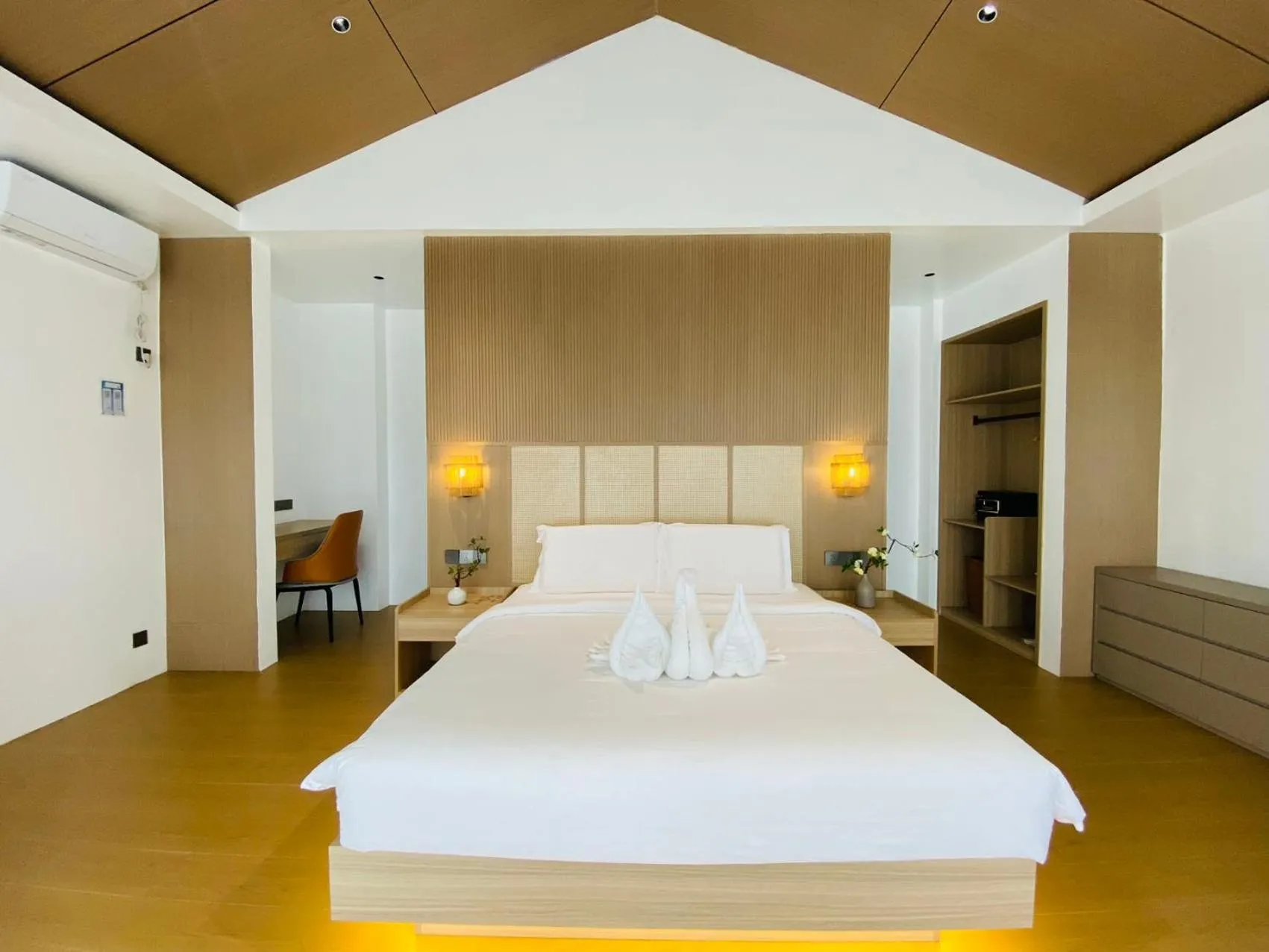 Bedroom, Bed in Willander Resort